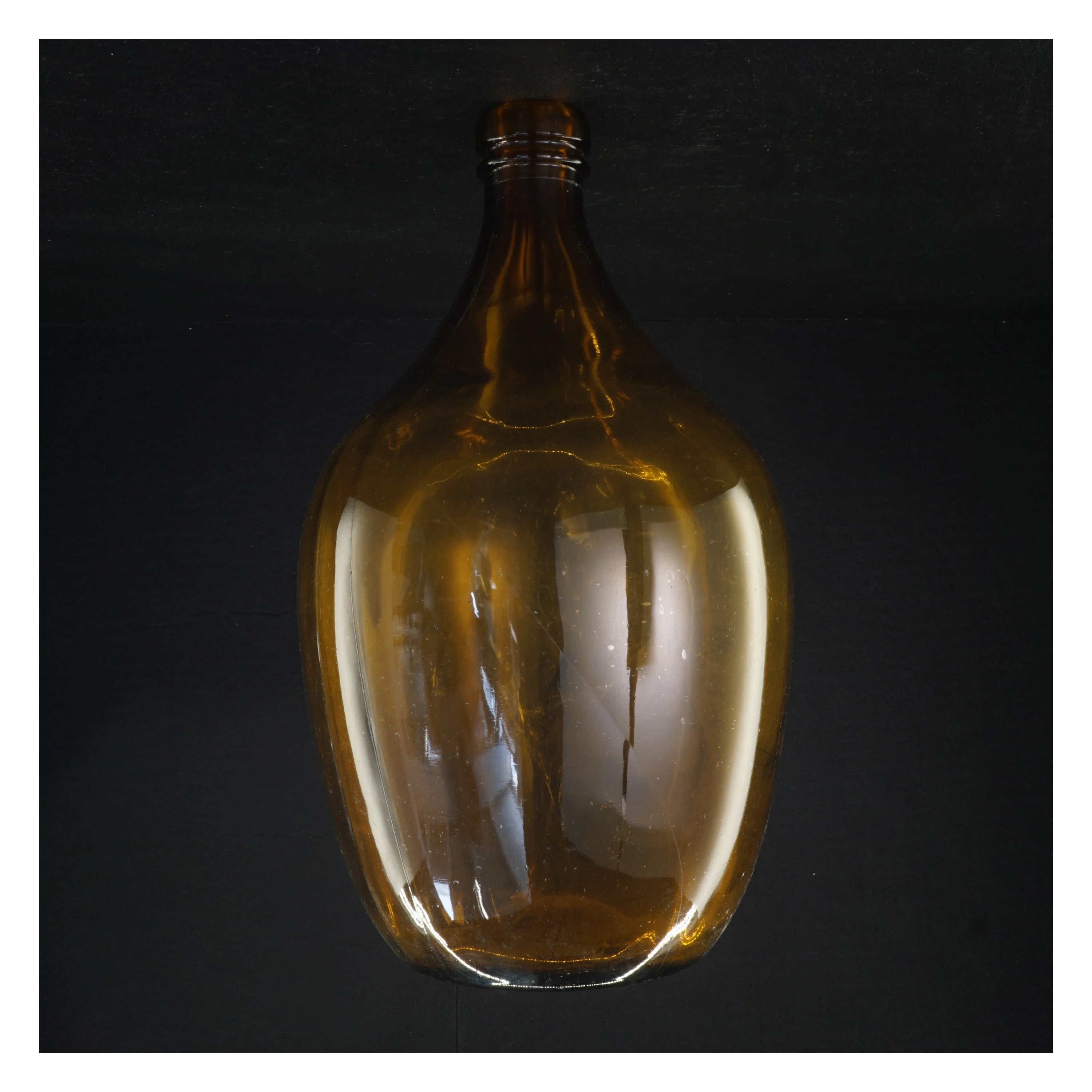 Brun glasflaske (str. 34 x 20 cm)