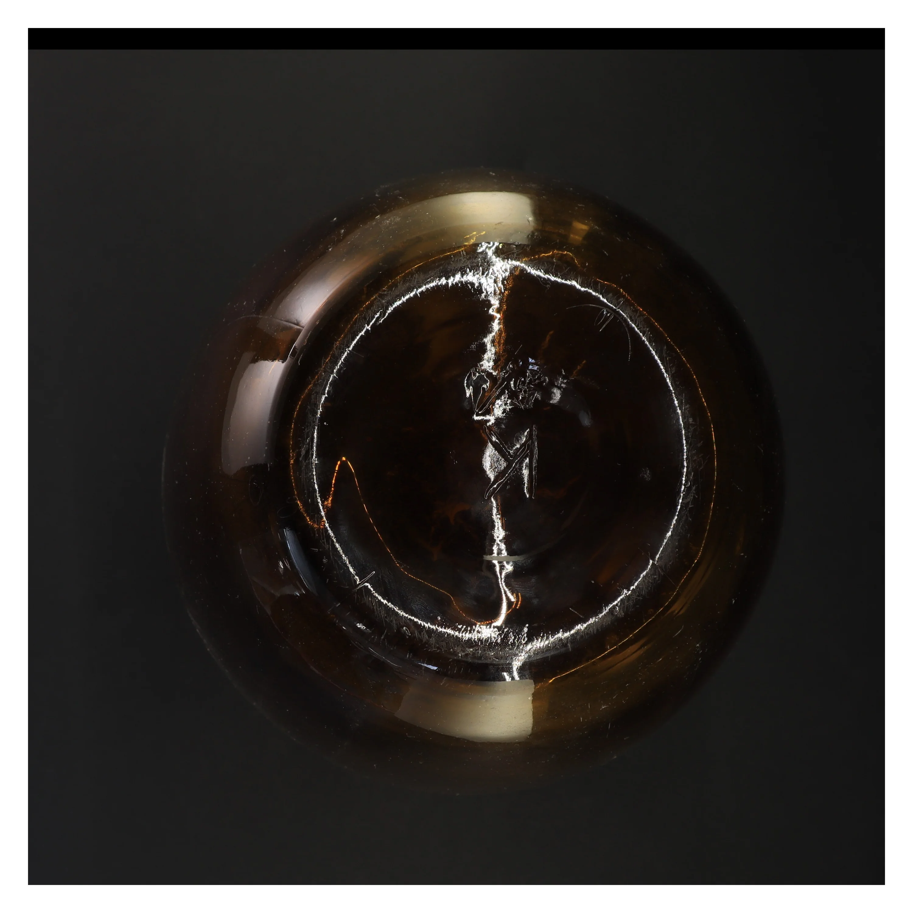 Brun glasflaske (str. 34 x 20 cm)