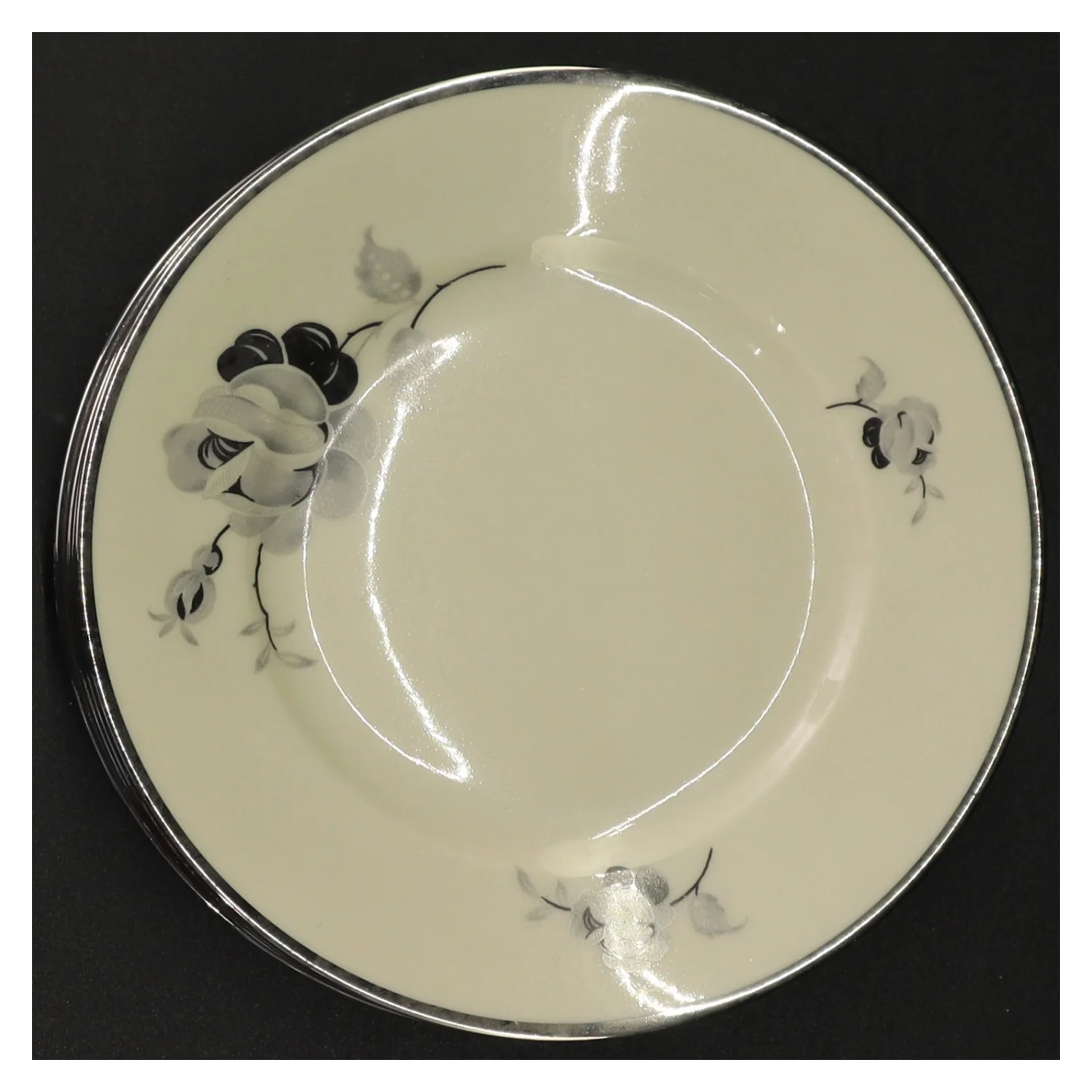 Porcelænstallerkner med blomstermotiv fra Københavns Porcellains Maleri (str. Diameter 16 cm)