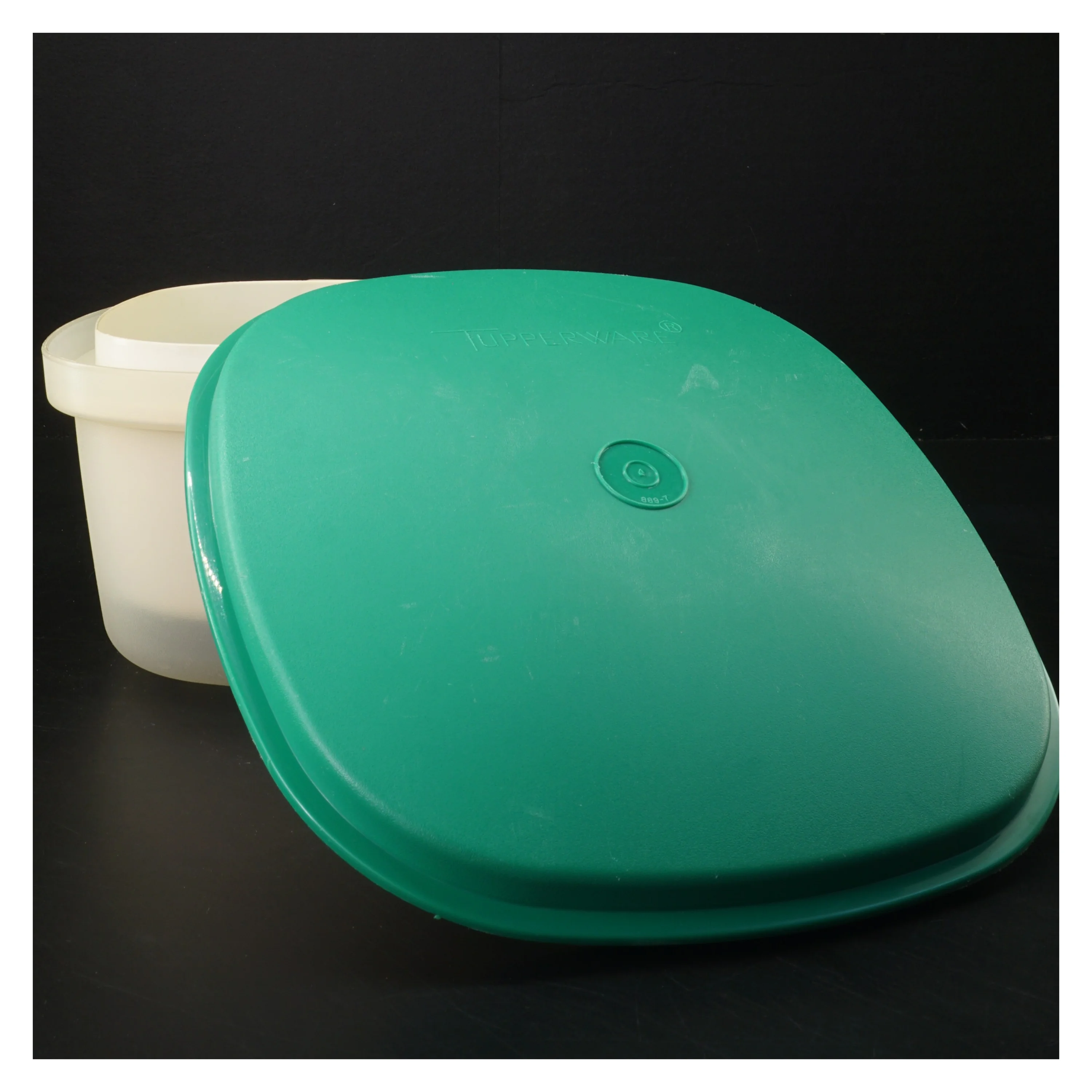 Tuppervare beholder med låg 7x15x11re (str. 24x14 cm)