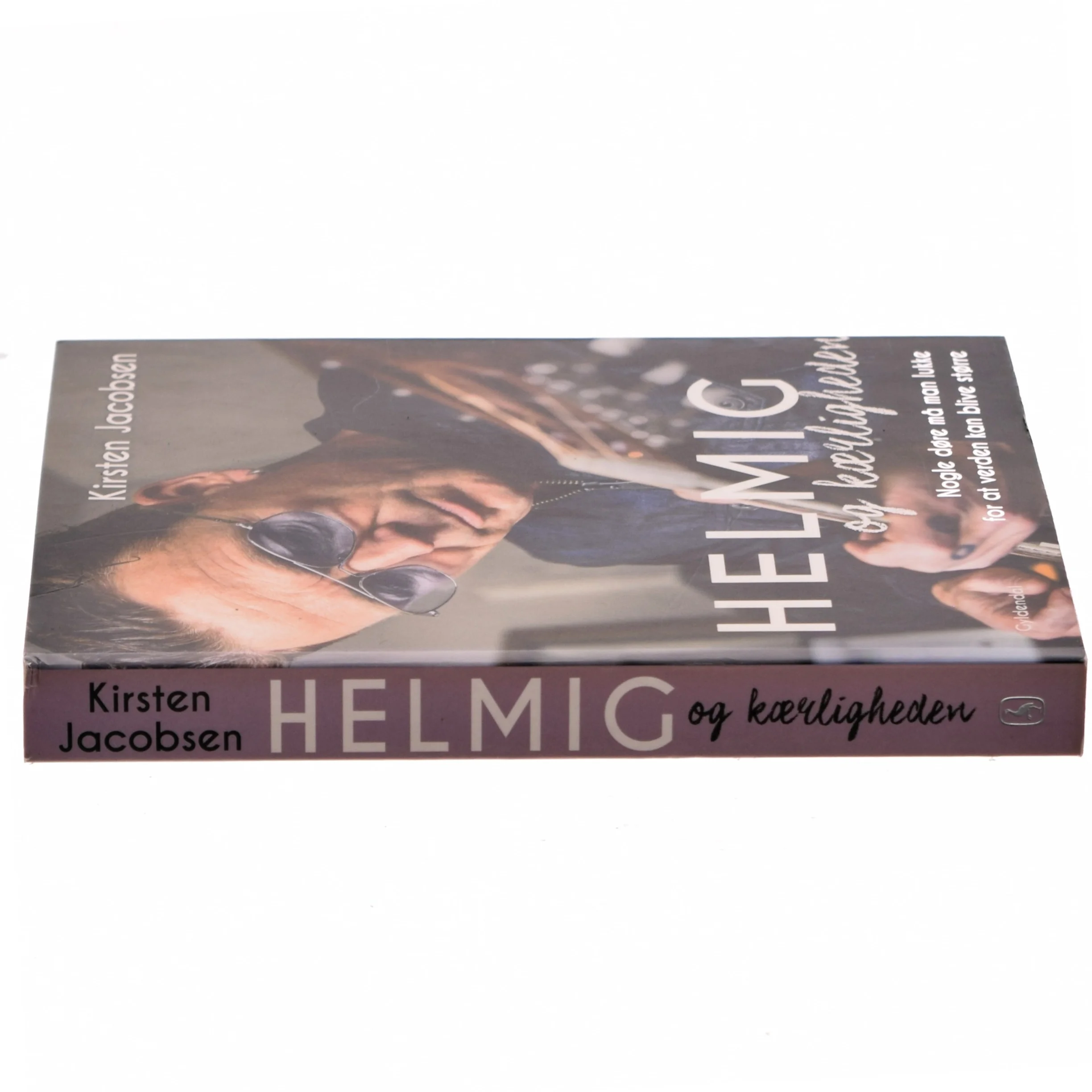 Helmig og kærligheden : nogle døre må man lukke for at verden kan blive større af Kirsten Jacobsen (f. 1942) (Bog)