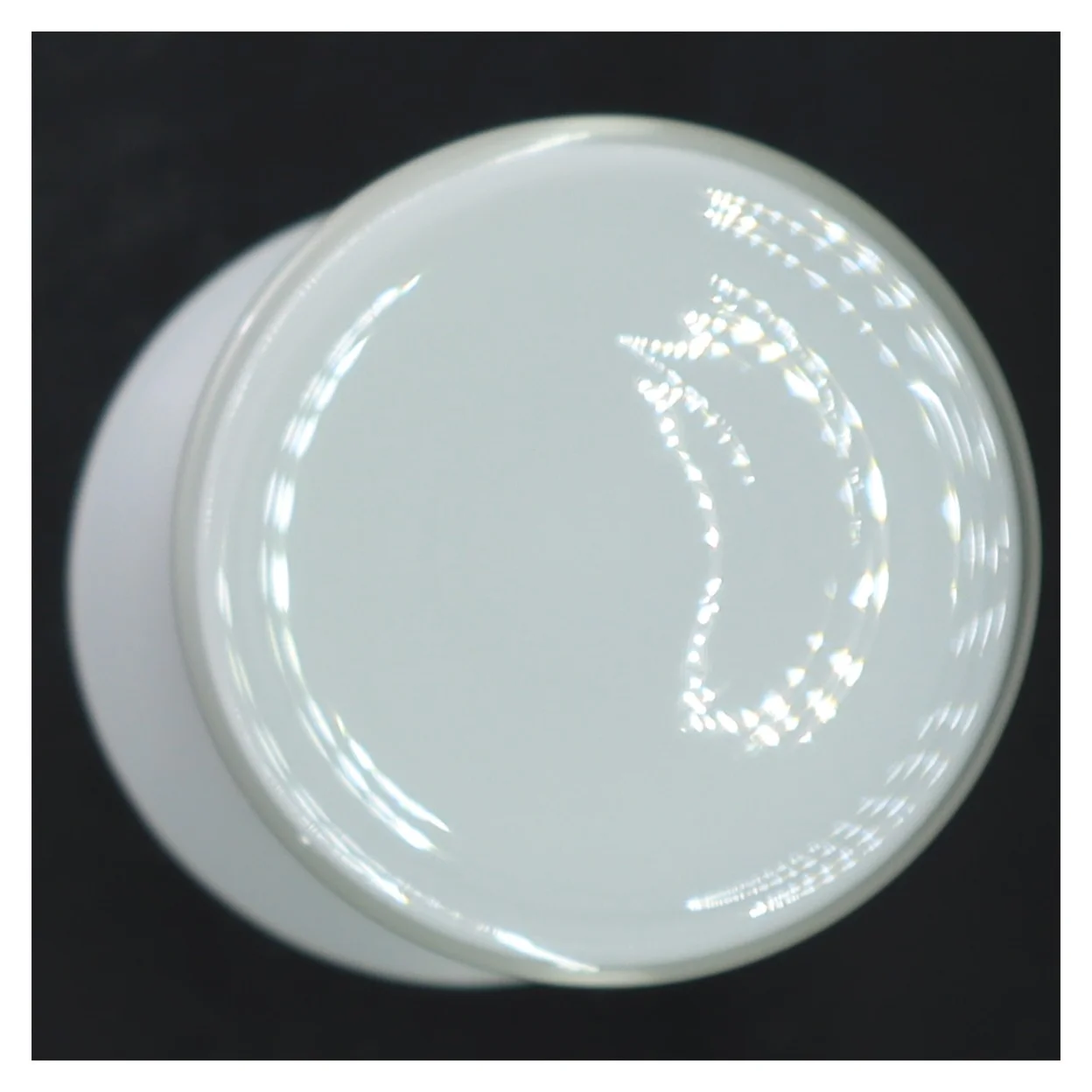 Hvid vase fra Holmegaard (str. Ø 10 cm længde 18 cm)