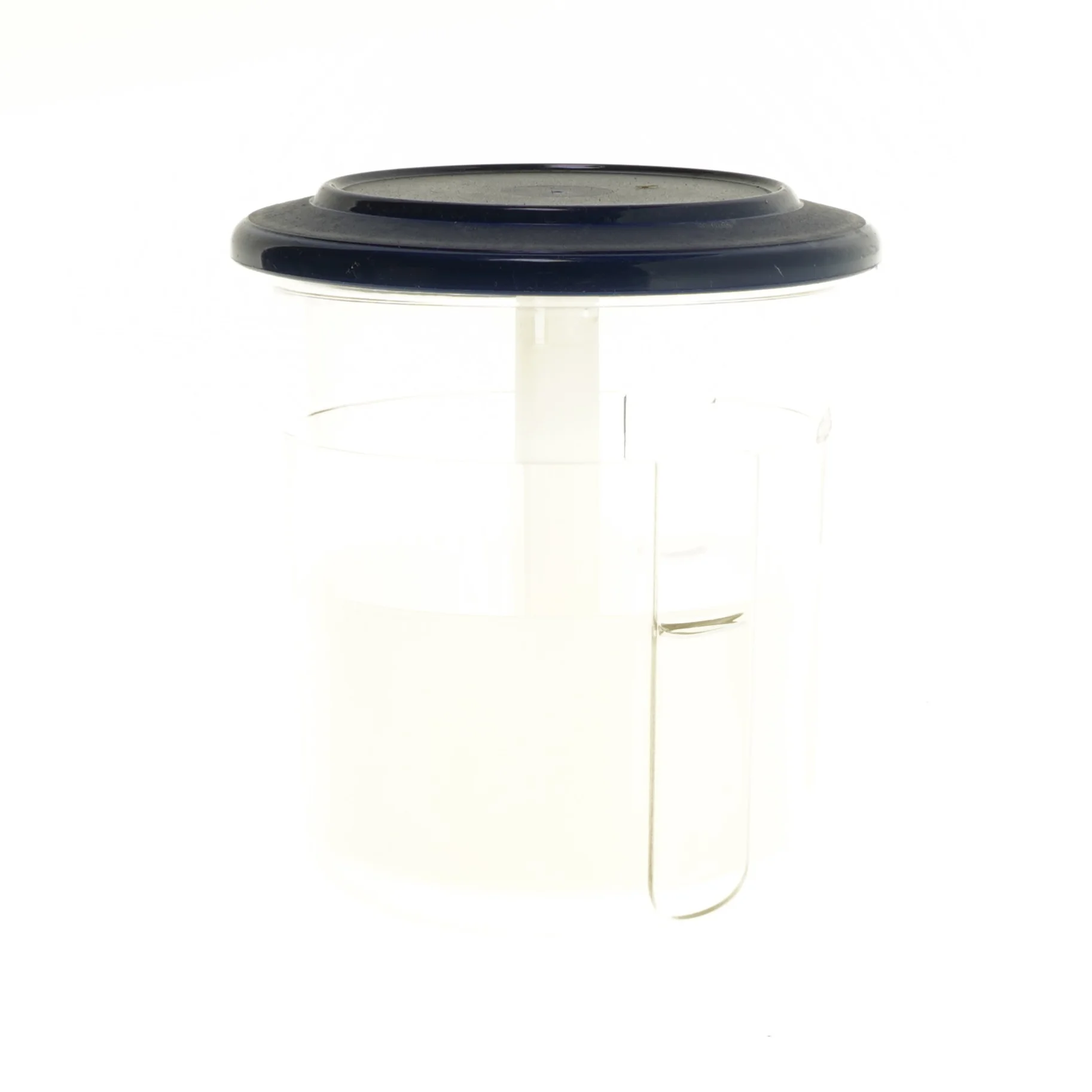 Plastbeholder med låg fra Tupperware (str. 15 cm)