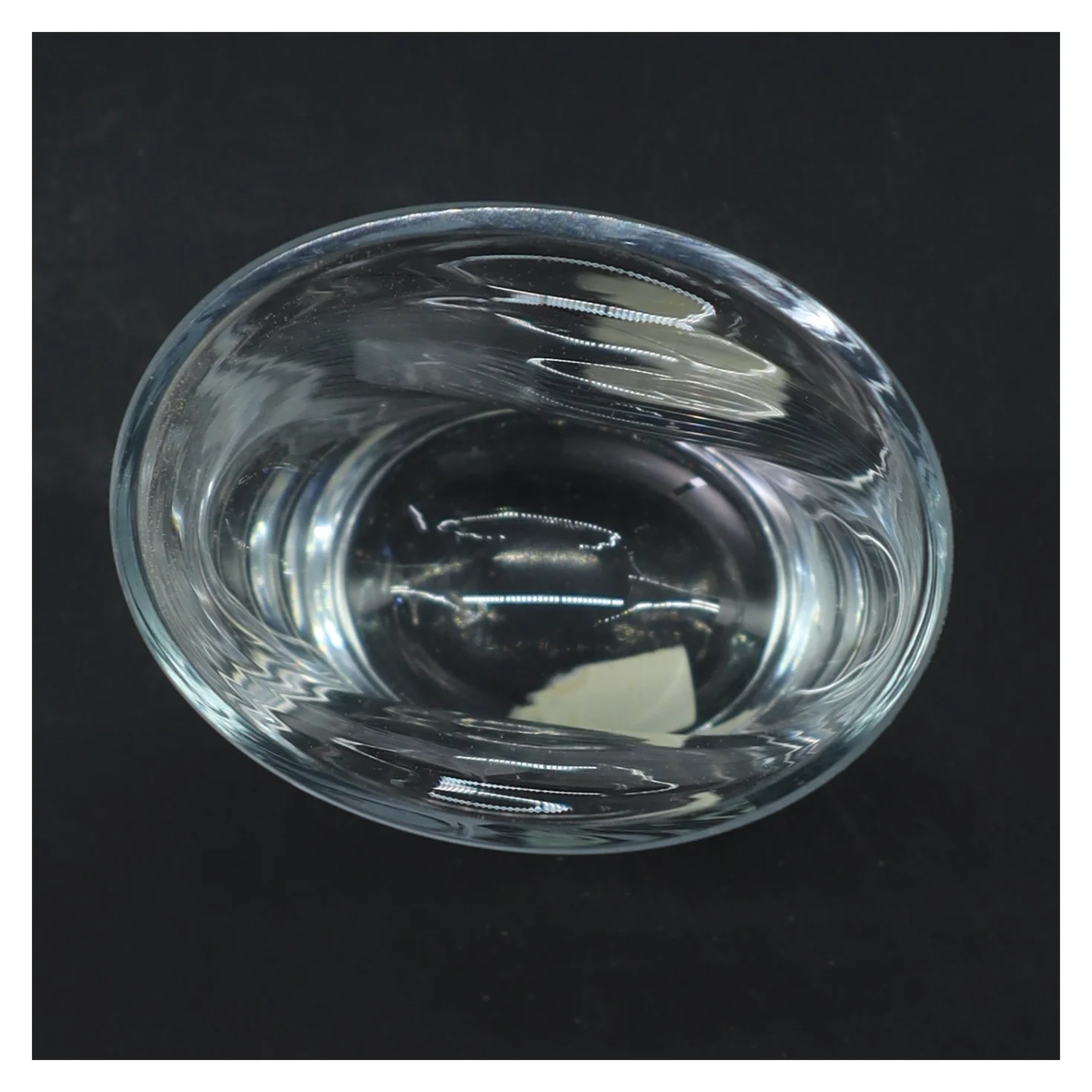 Glasvase med mønster (str. 25x9,5 cm)