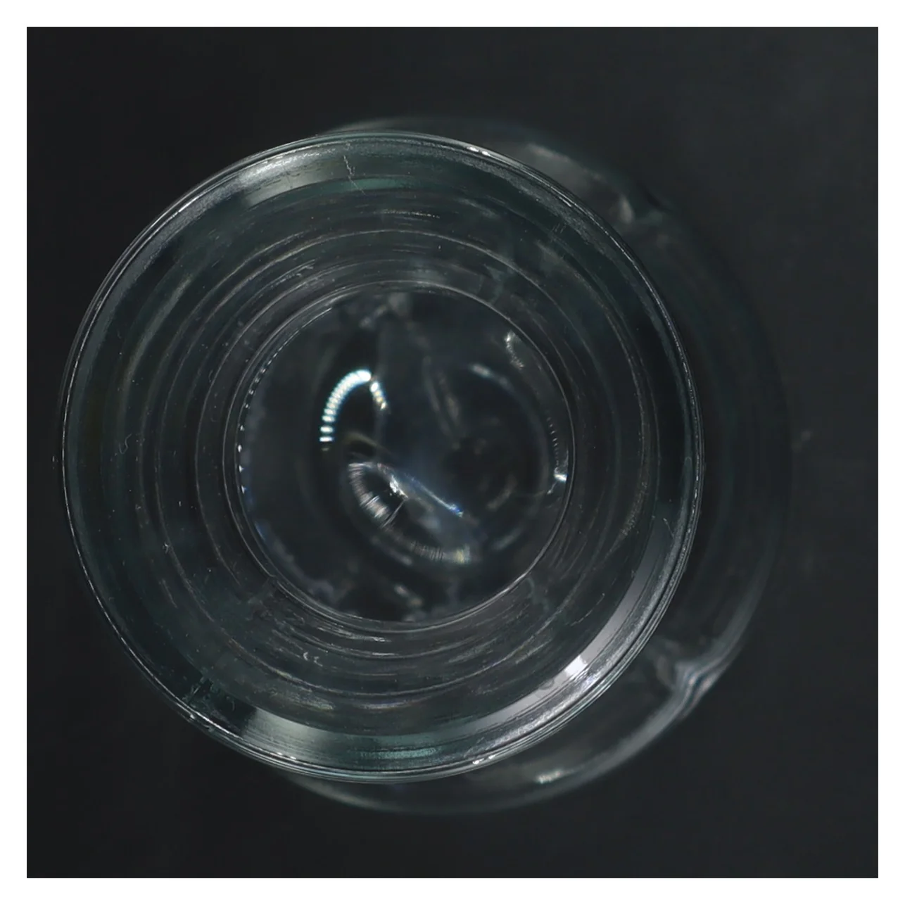 Erik Bagger Glaskaraffel med metalbånd fra Rosendahl (str. Ø 8 cm løngde 26 cm)