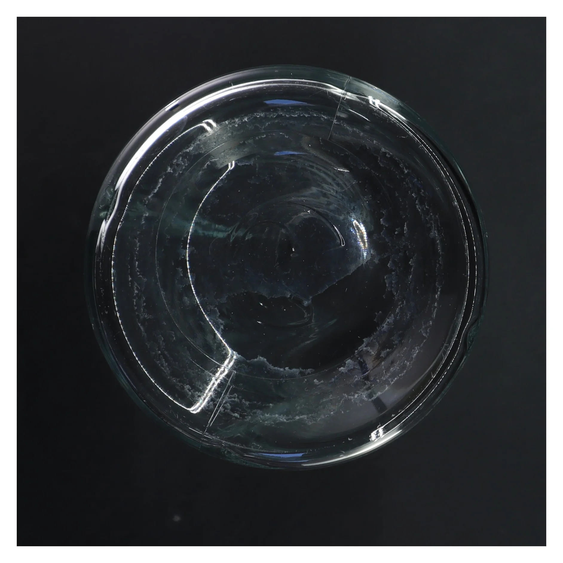 Erik Bagger Glaskaraffel med metalbånd fra Rosendahl (str. Ø 8 cm løngde 26 cm)