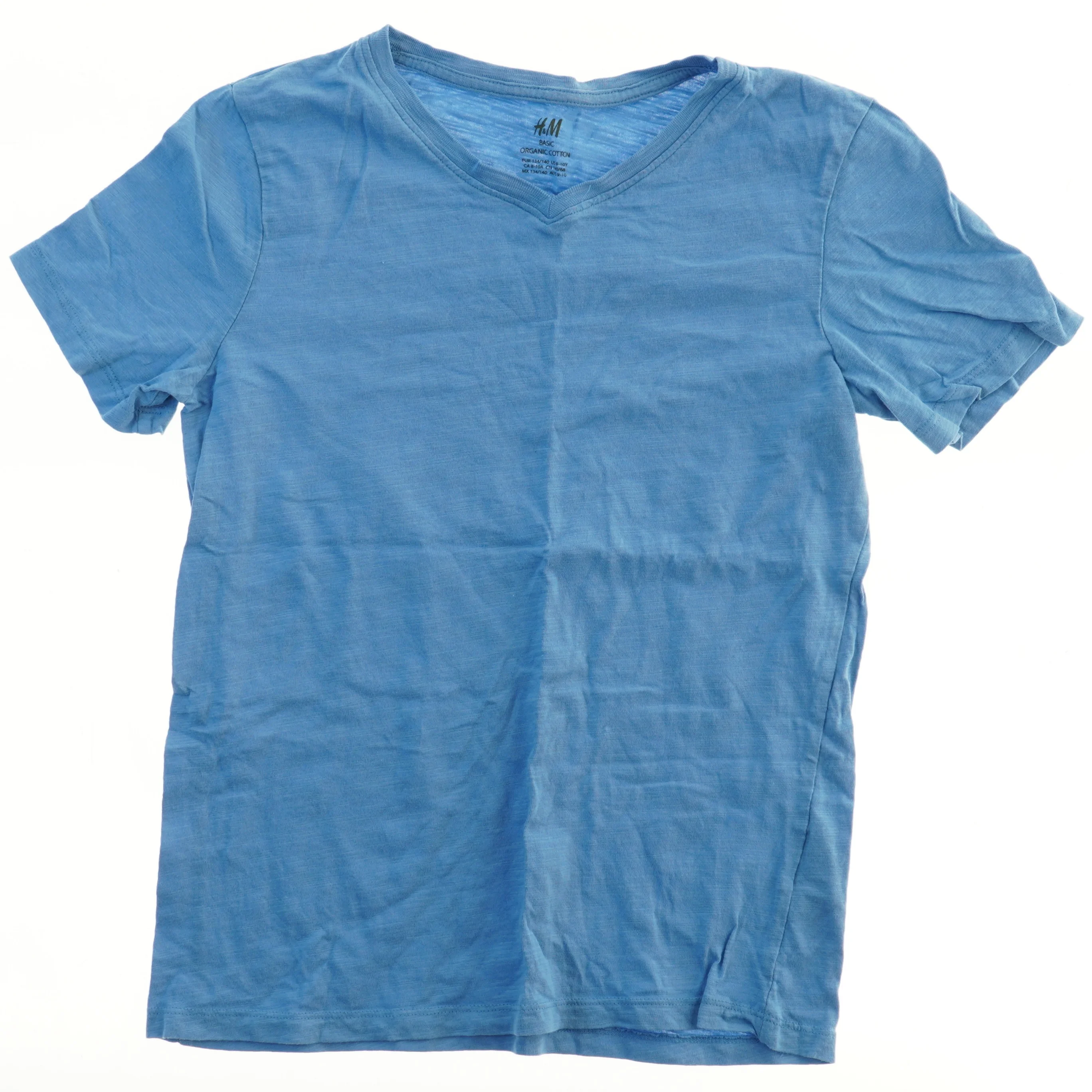 V-hals T-shirt fra H&M (str. 134)