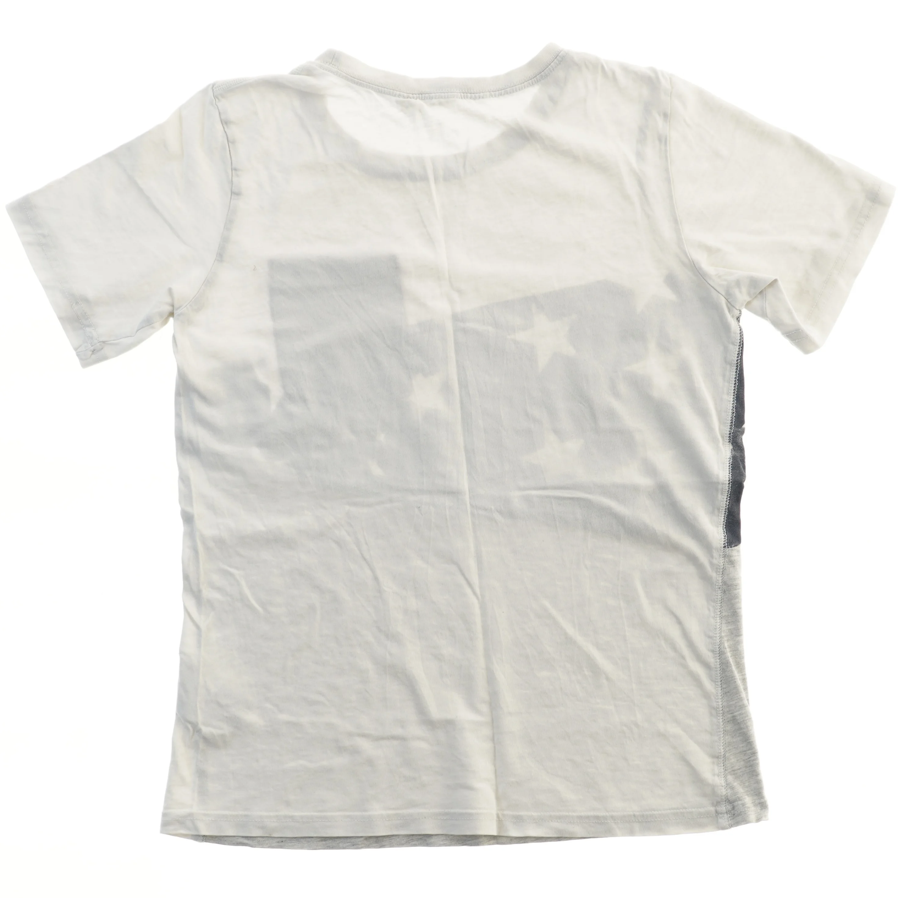 T-shirt med stjernemønster og brystlomme fra H&M (str. 134)