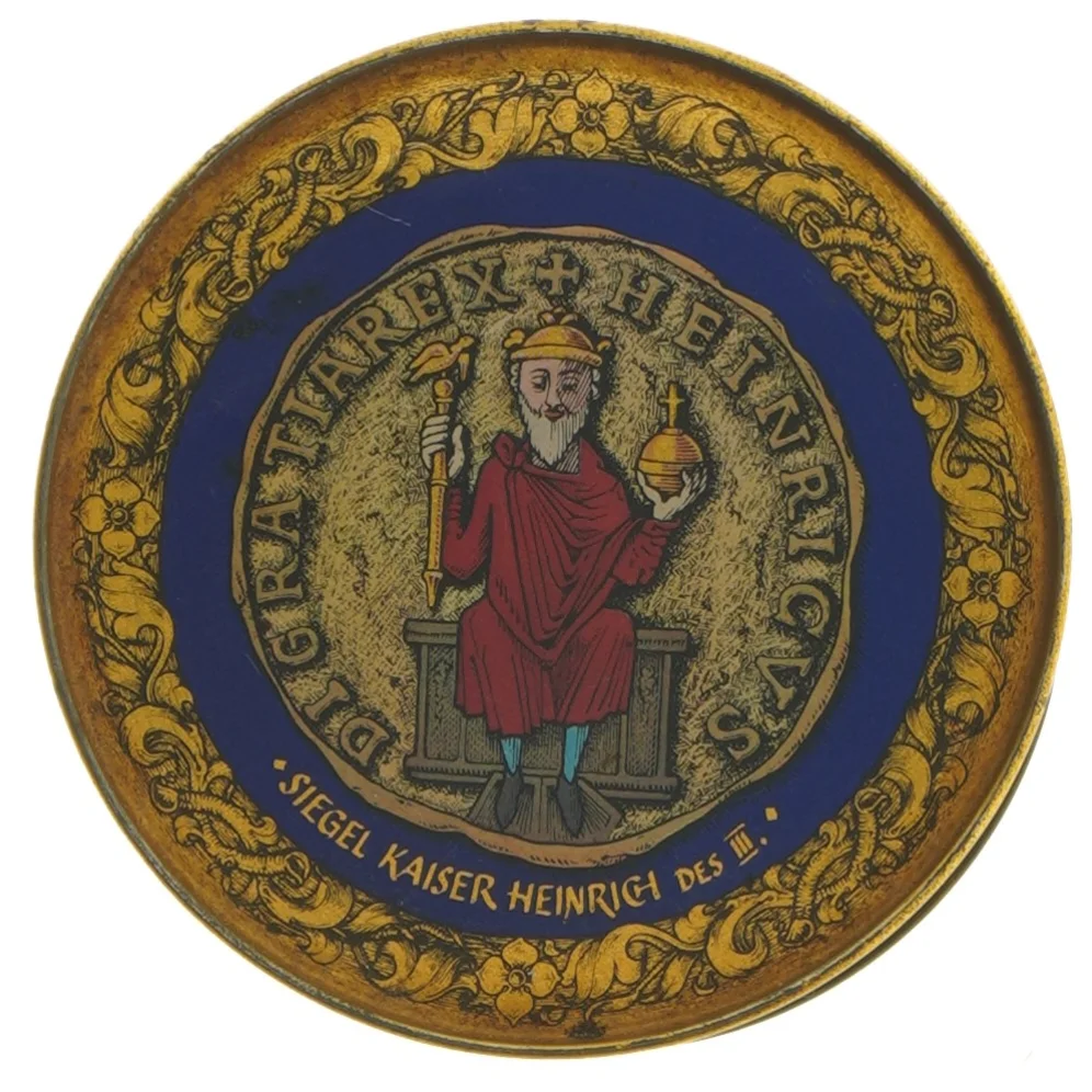 Dekorativ dåse med kejsermotiv (str. Ø 10,5 cm længde 12 cm)