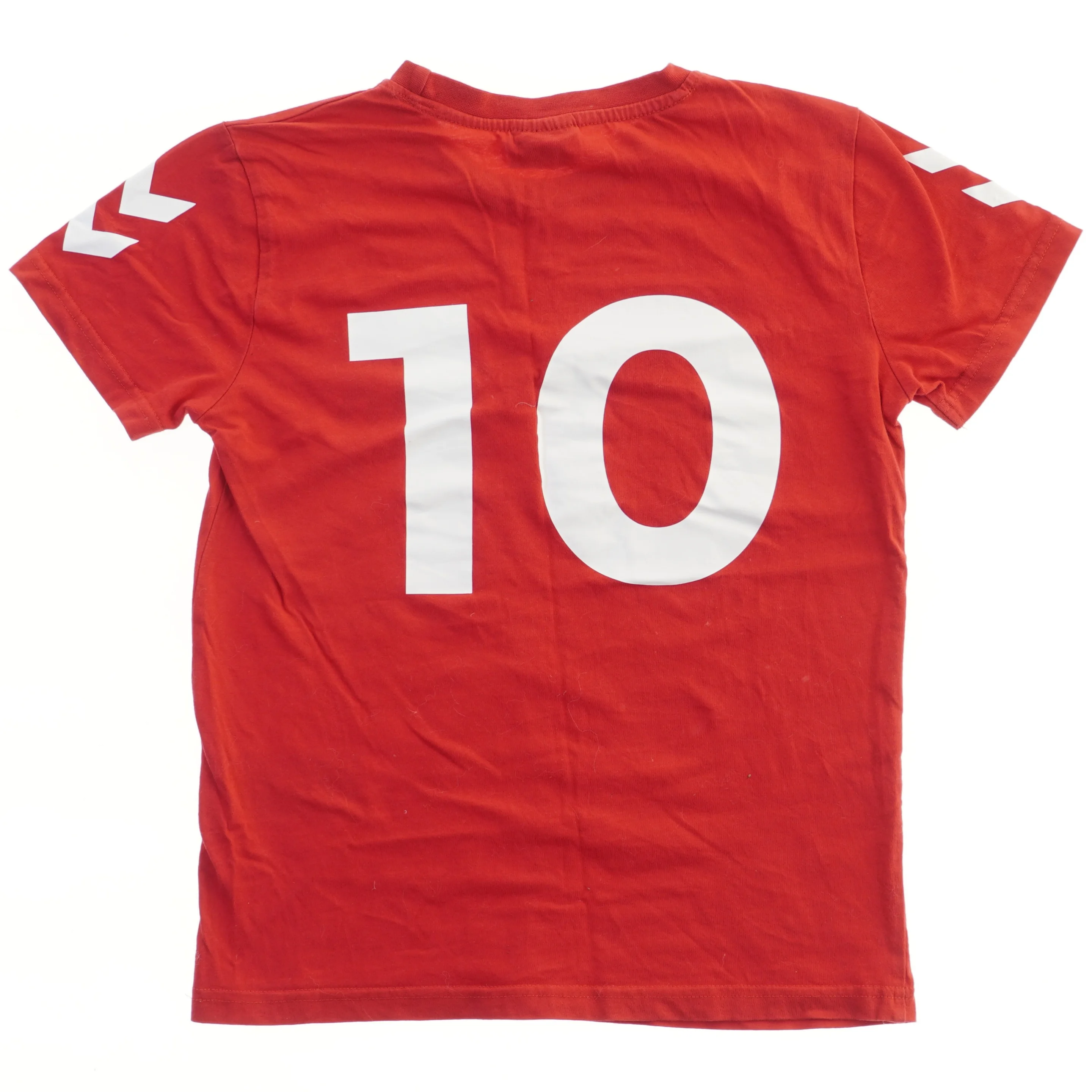 Rød T-shirt med DANMARK fra Hummel (str. 140)