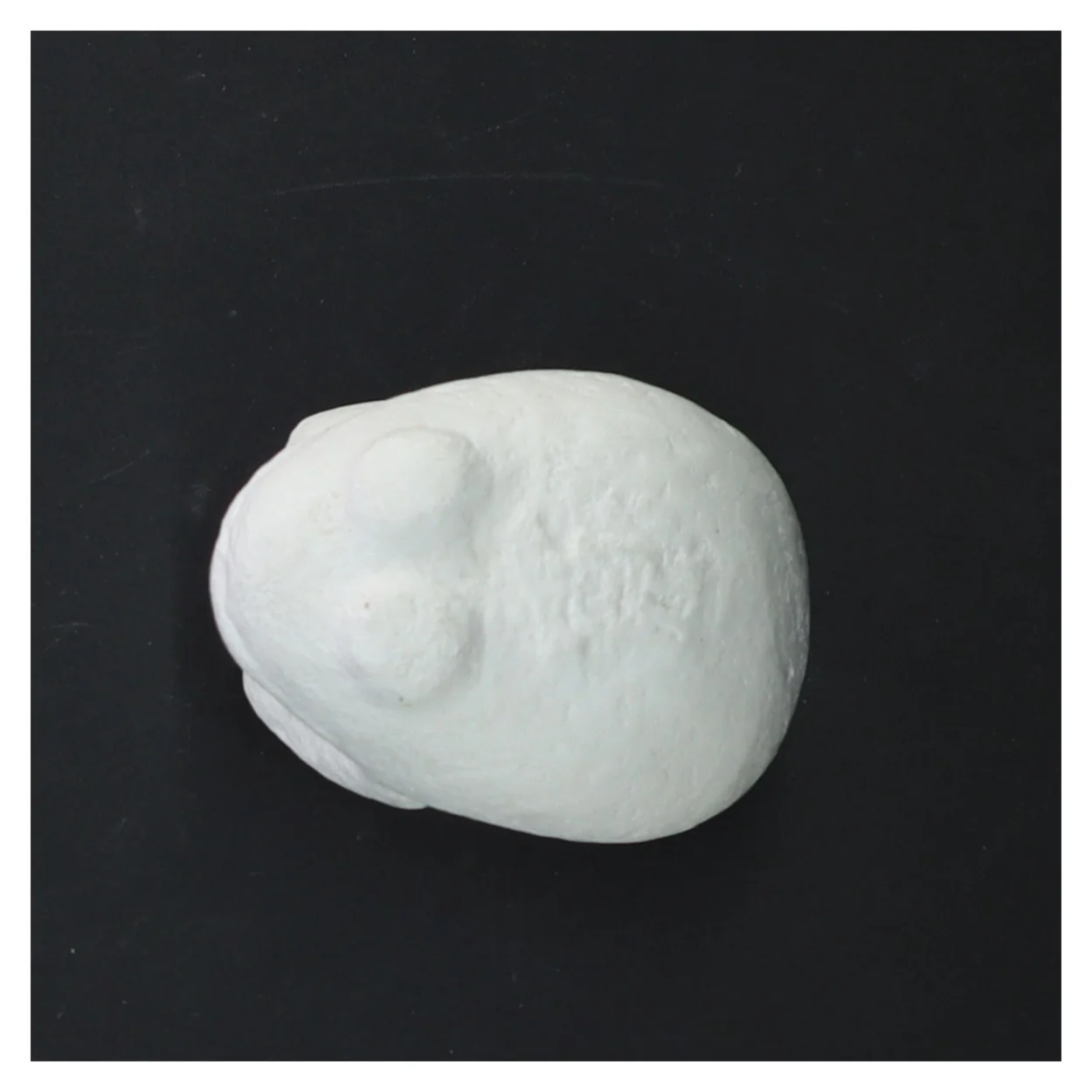 Dekorativ skulptur af frø (str. 8 cm)