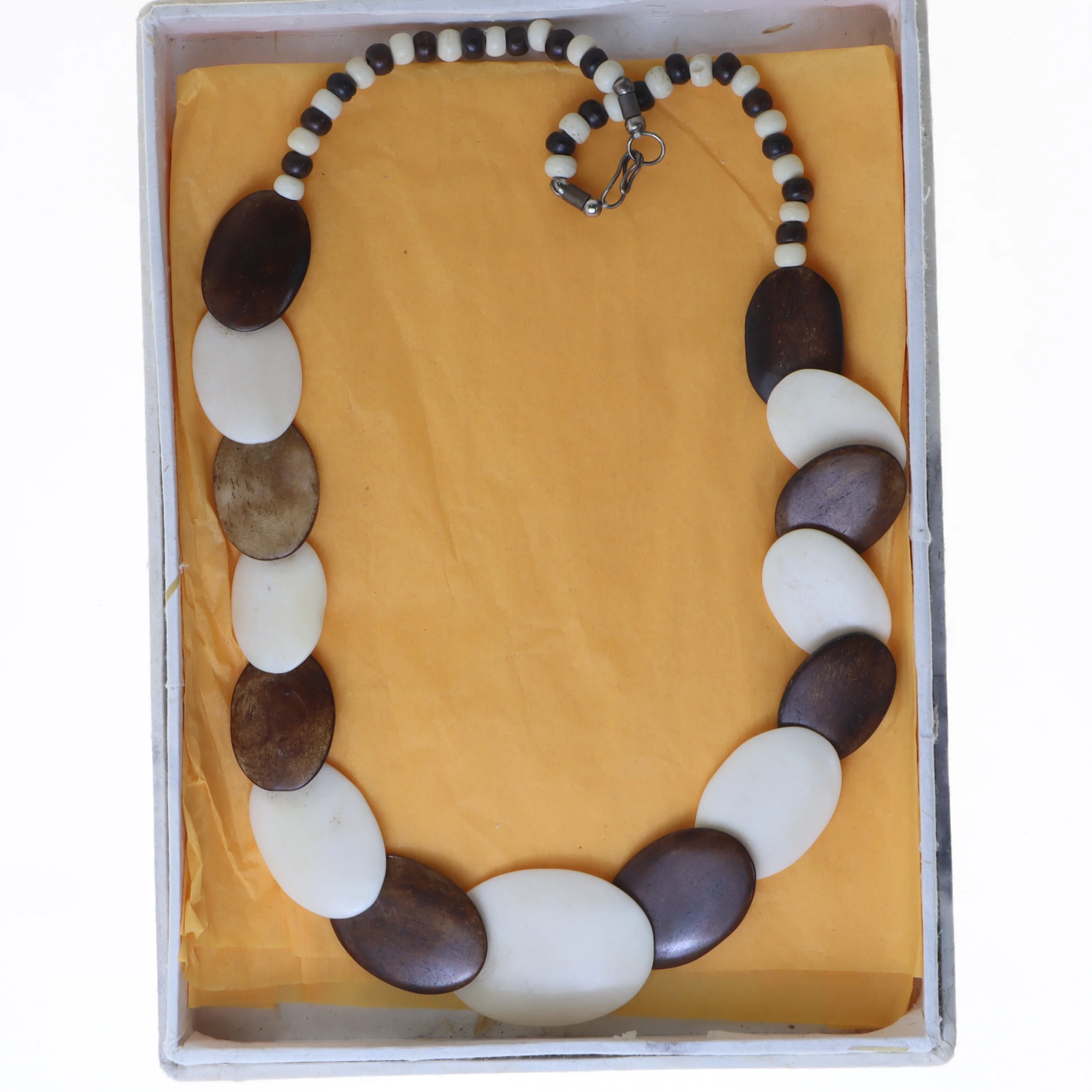 Halskæde med store perler (str. 60 cm)