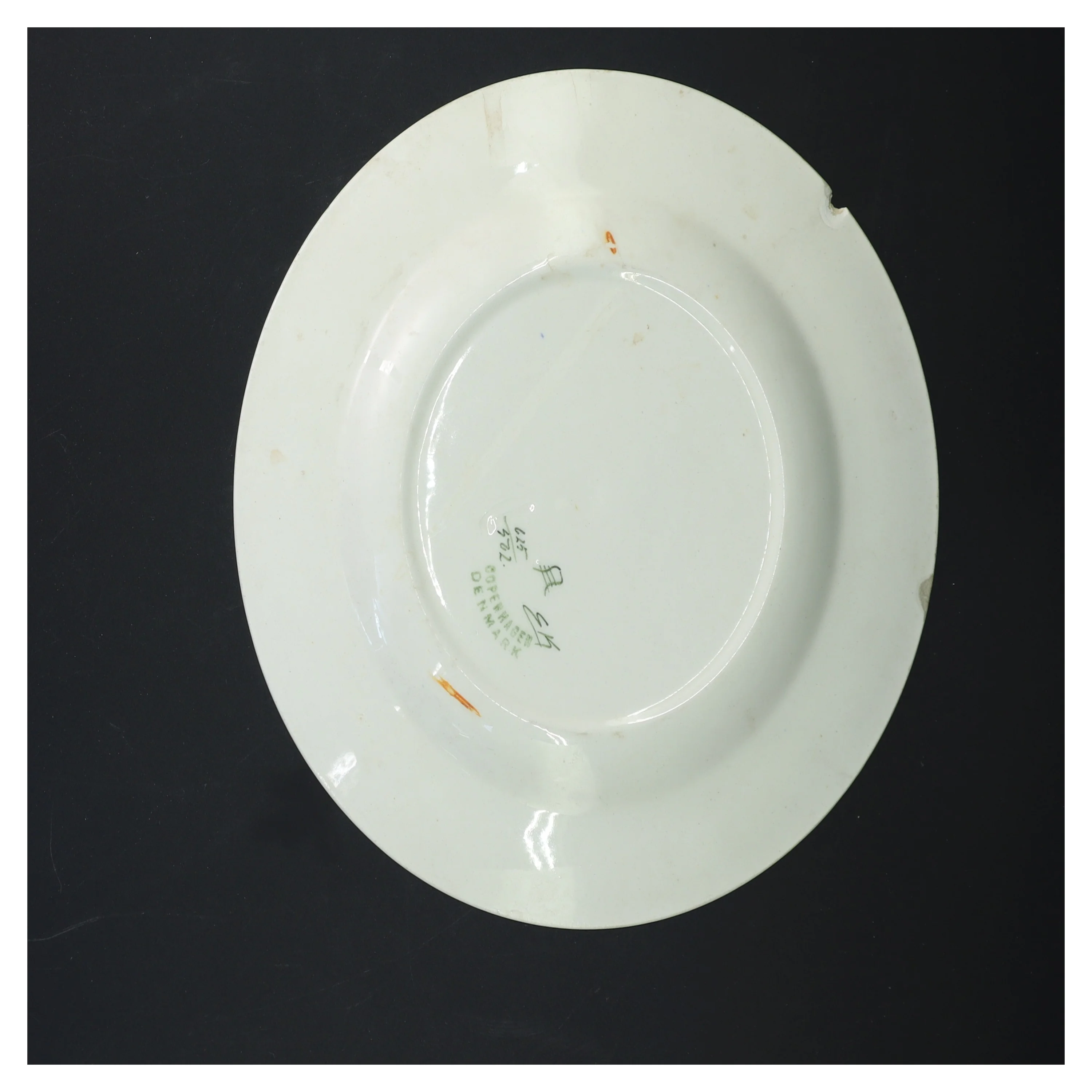 Dekorativ tallerken med blomsterdesign (str. Ø 23 cm)