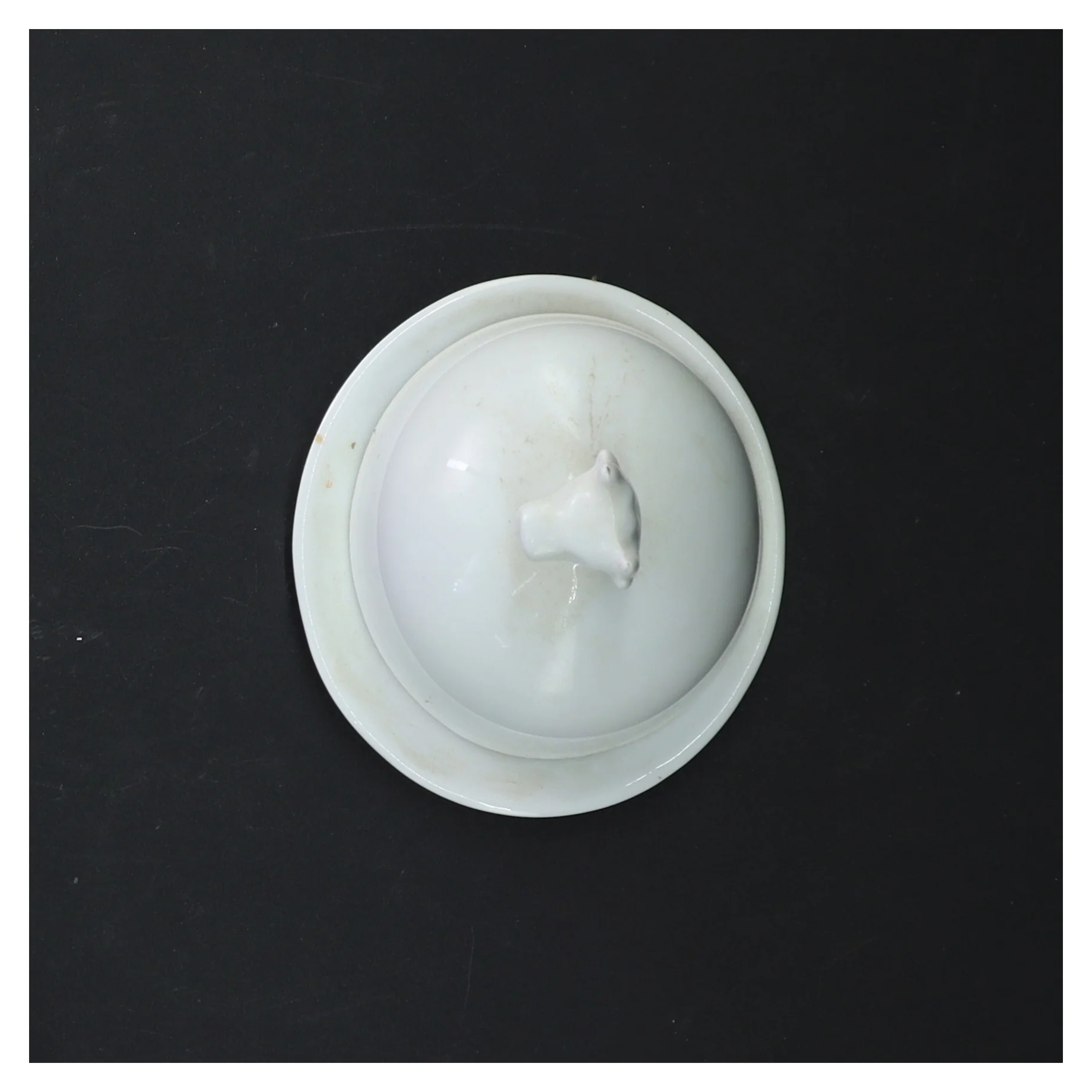 Smørskål med låg (str. Ø 10 cm)