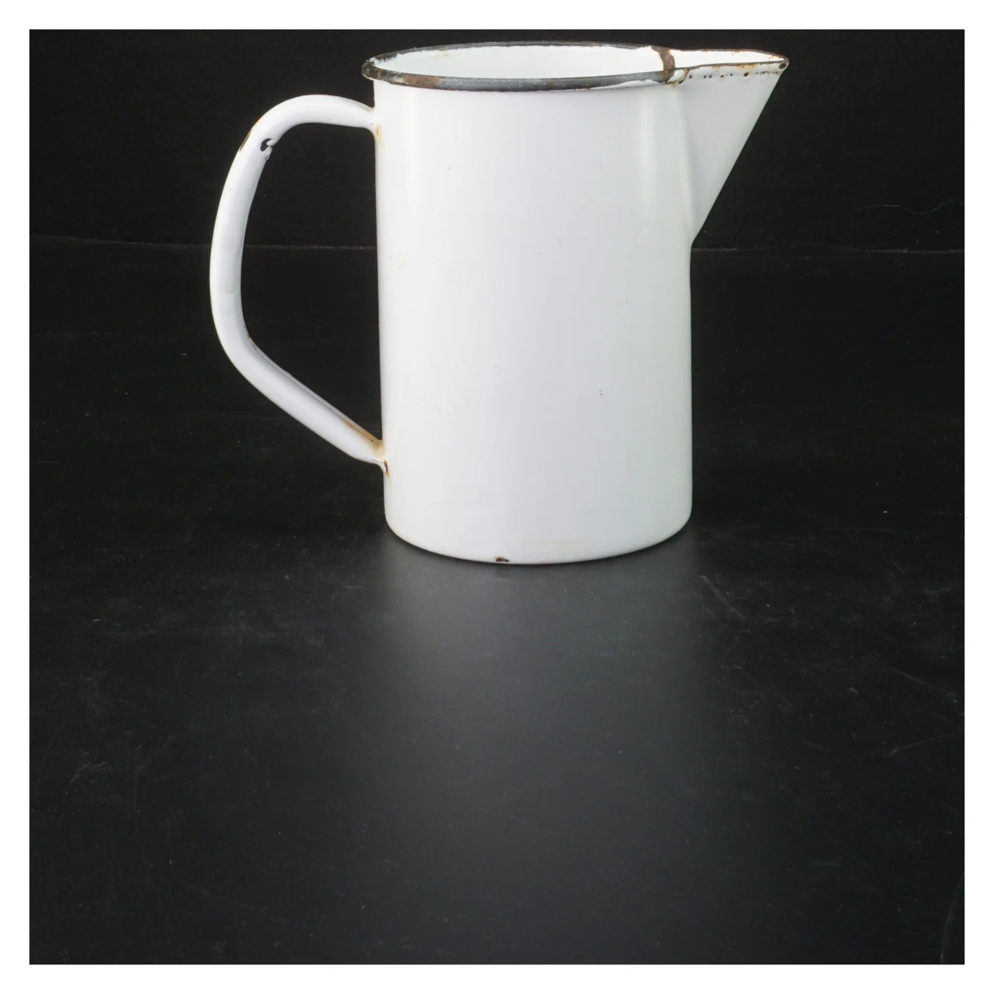 Hvid emaljekande (str. 12 cm)