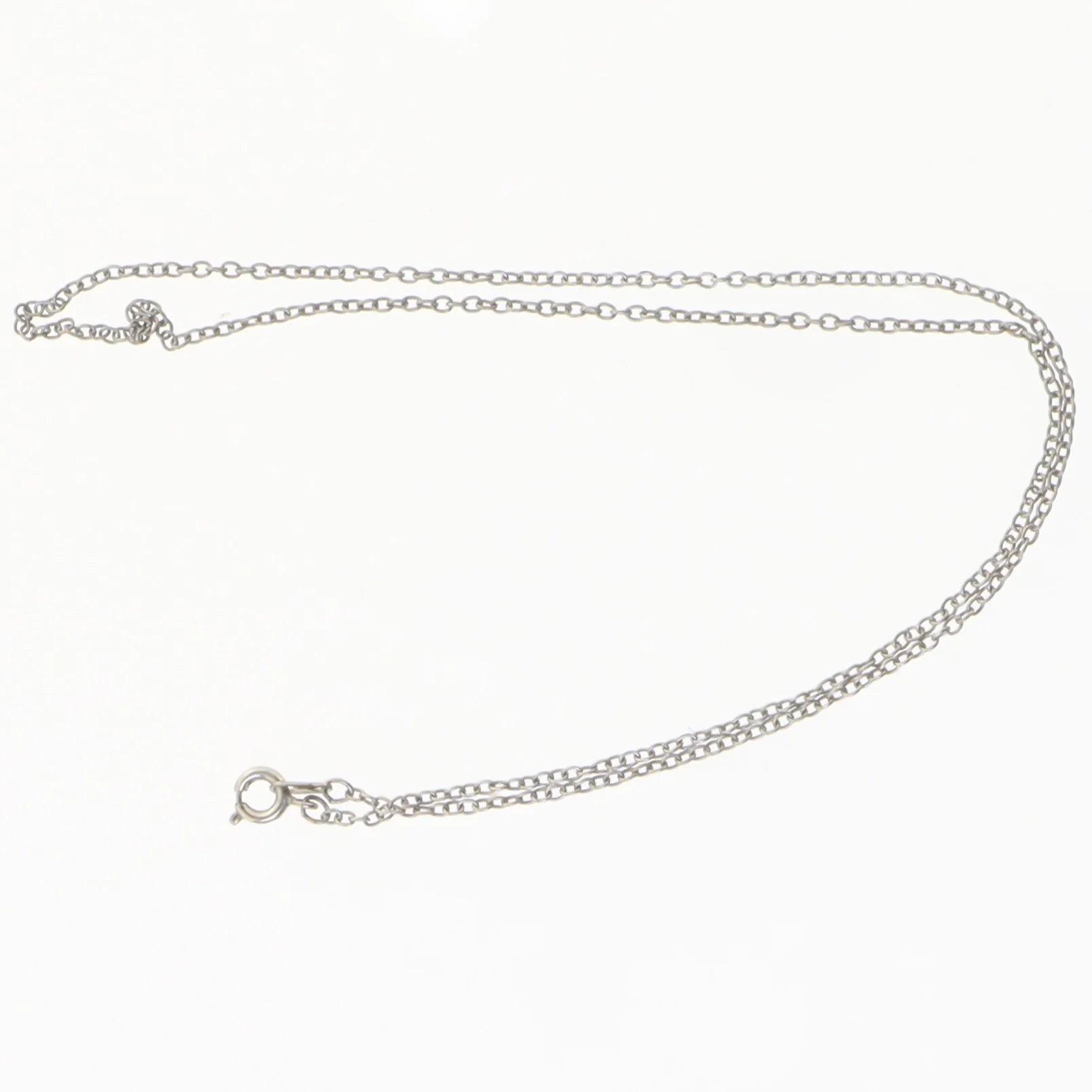 Sølvfarvet halskæde (str. 48 cm)