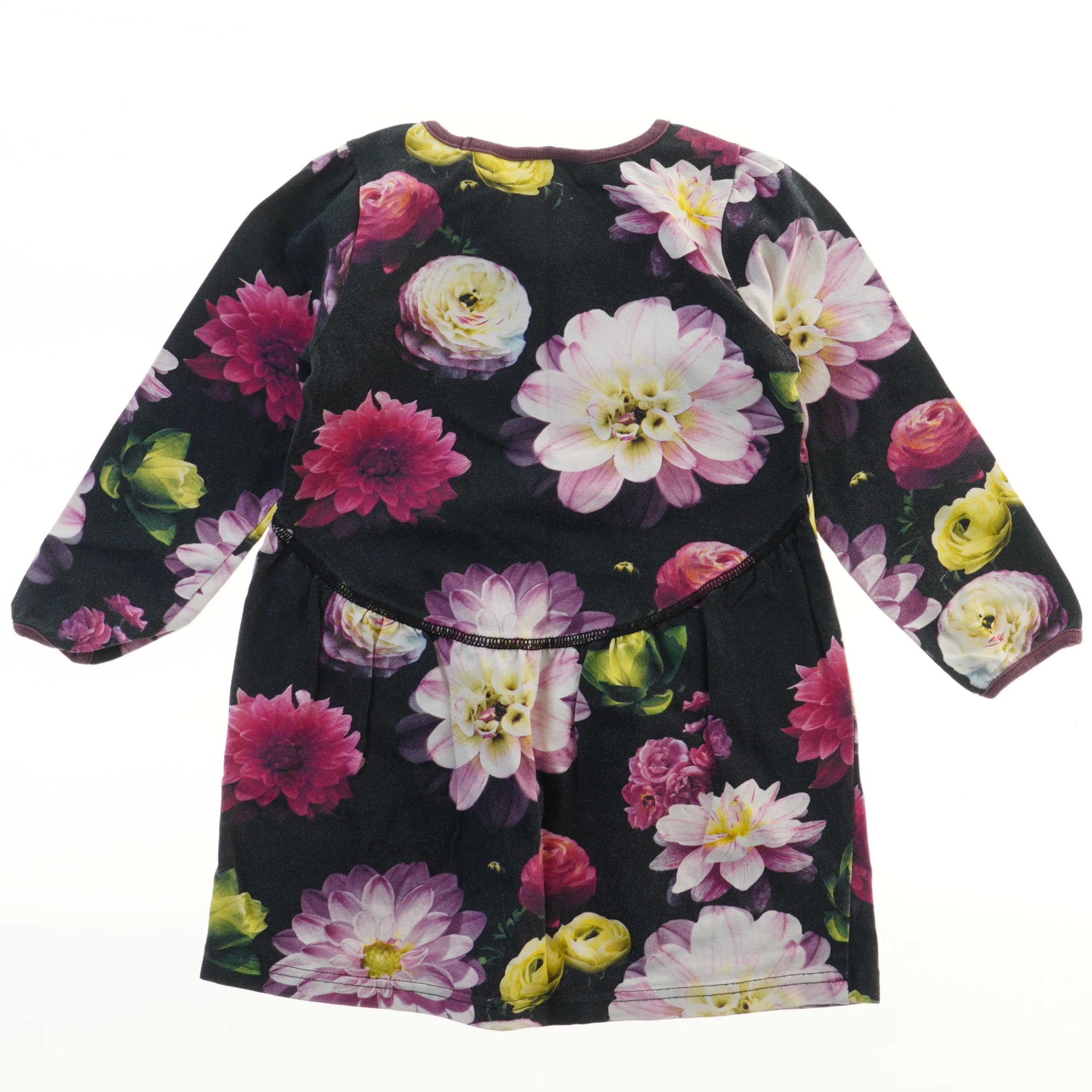 Kjole med blomsterprint fra Molo (str. 104)