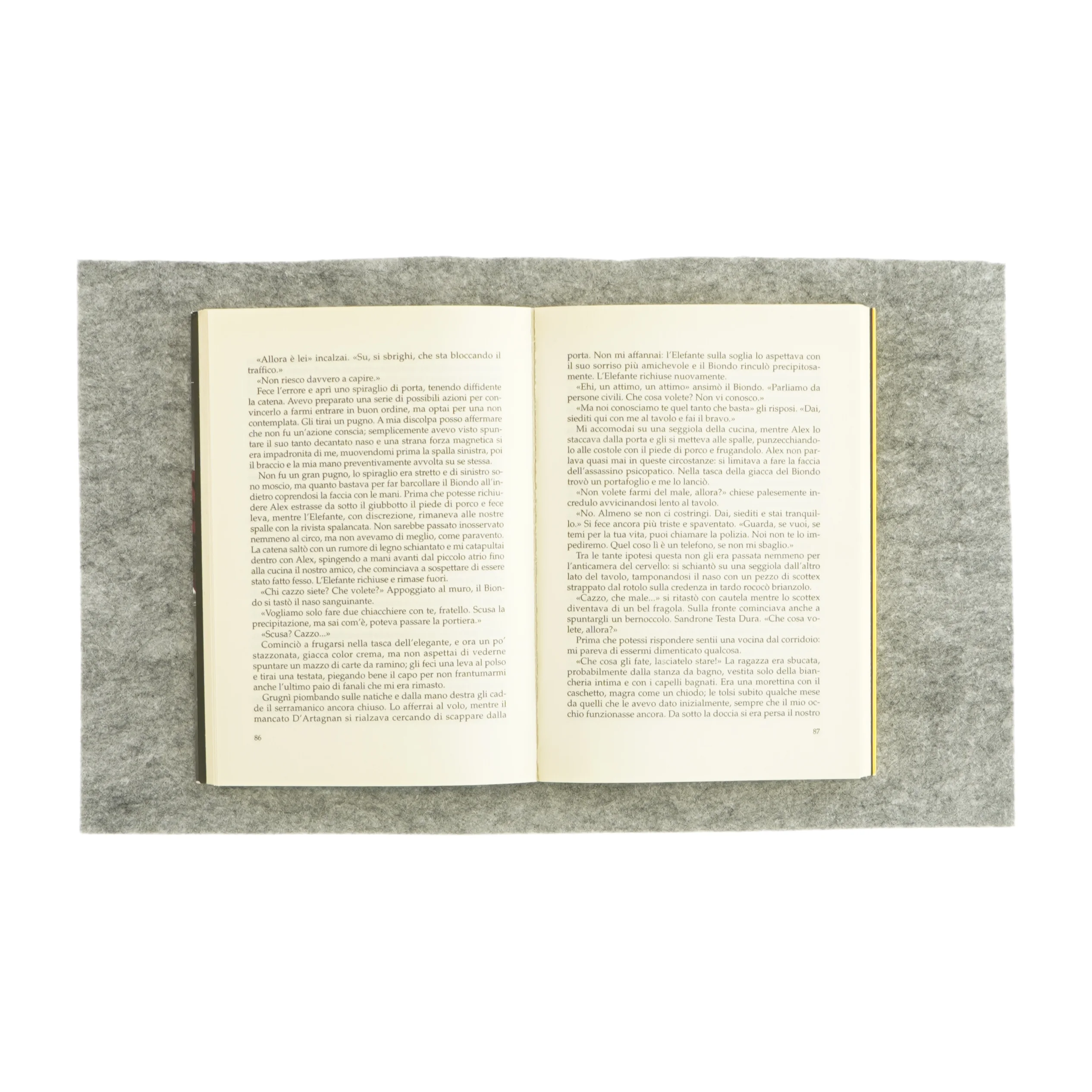 Attenti al gorilla af Sandrone Dazieri (bog)