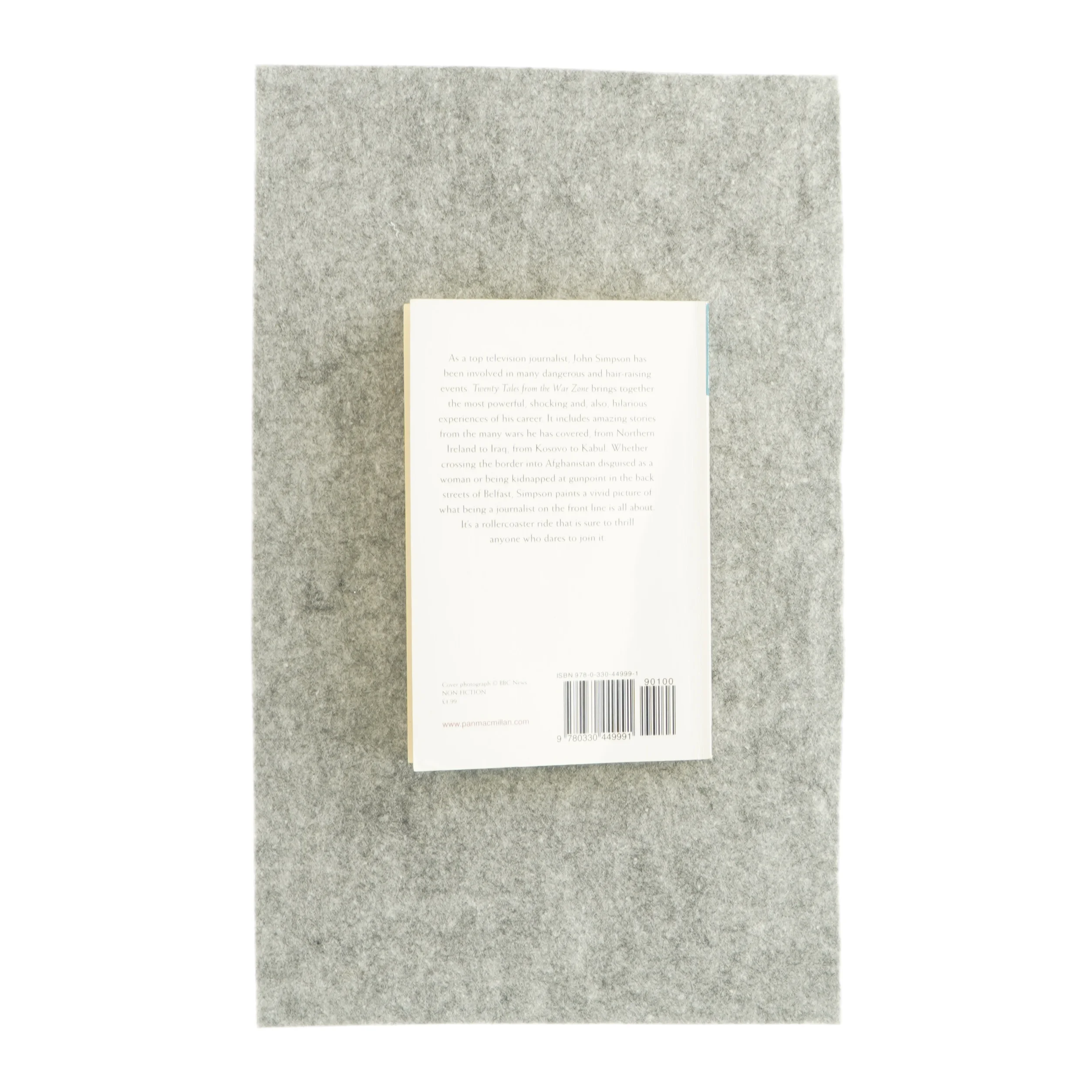 Twenty tales from the war zone af john simpson (bog)