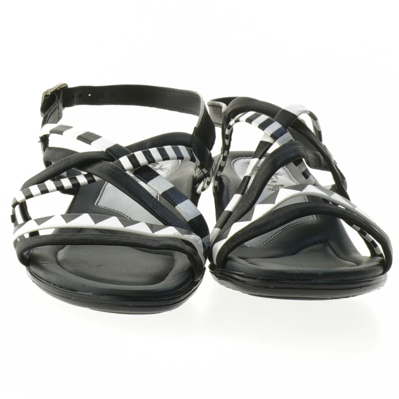 Sort og hvid damesandaler fra Ariva (str. 39 )