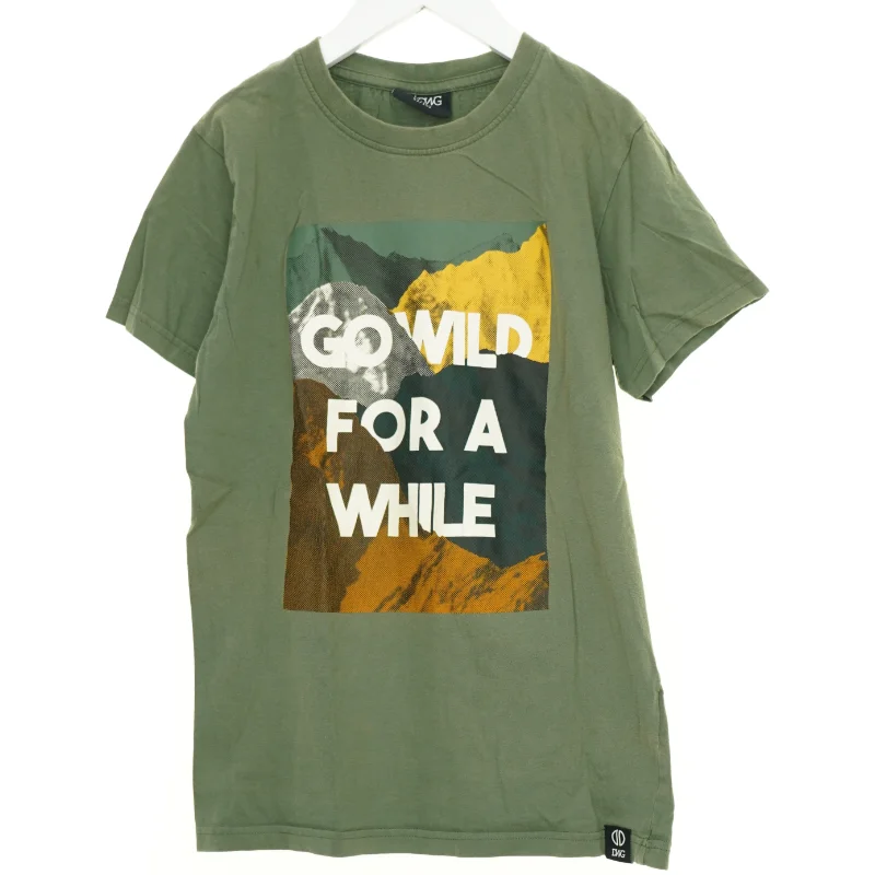 T-Shirt fra DWG (str. 152 cm)