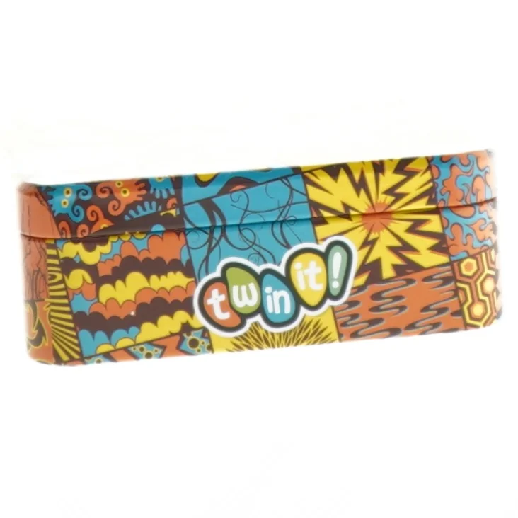 Spilleæske med farverigt mønster