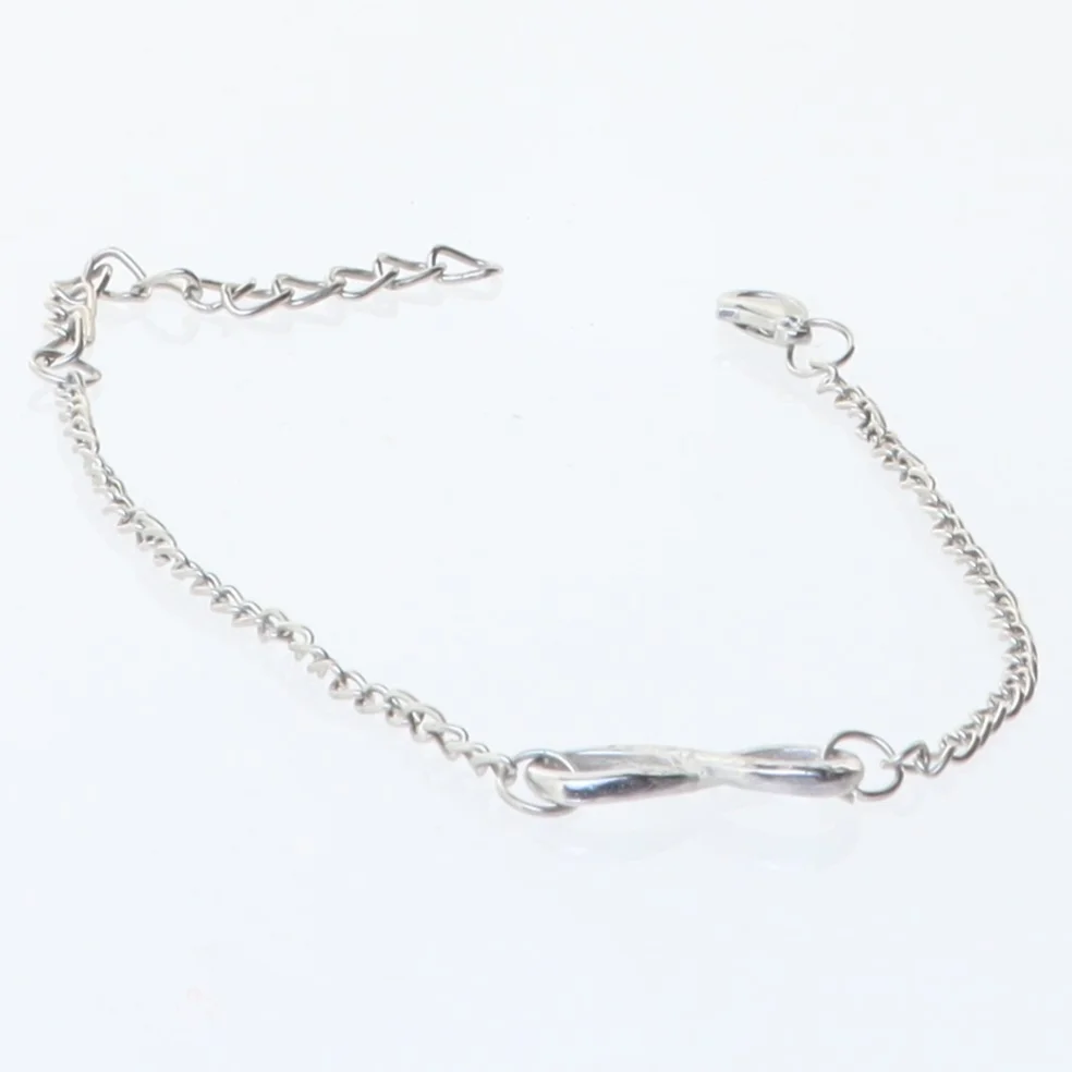 Sølvfarvet armbånd (str. 23,5 cm)