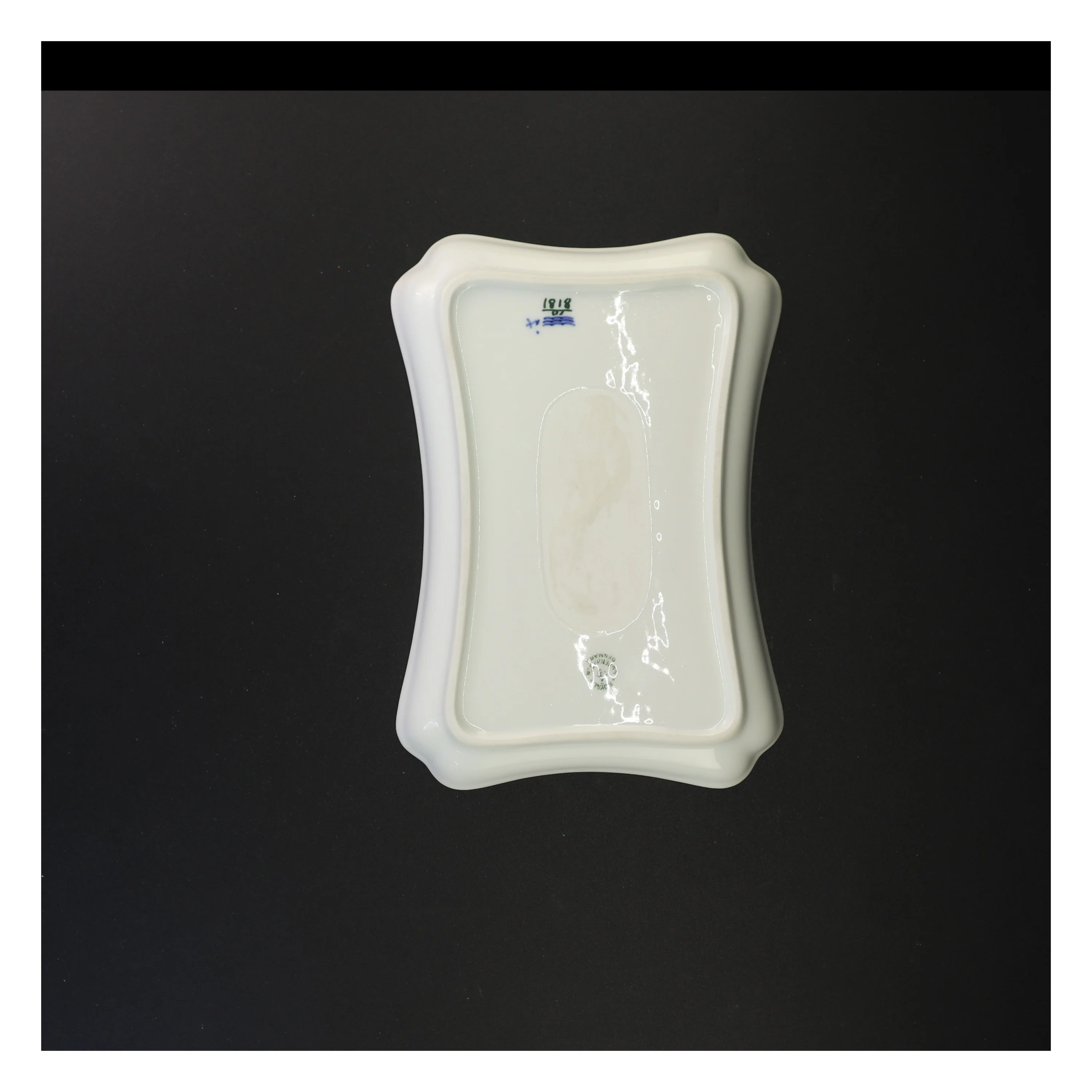 Blå blomst porcelænsfad, kantet, fra Royal Copenhagen, 1.sortering (str. 24 x 17 cm)