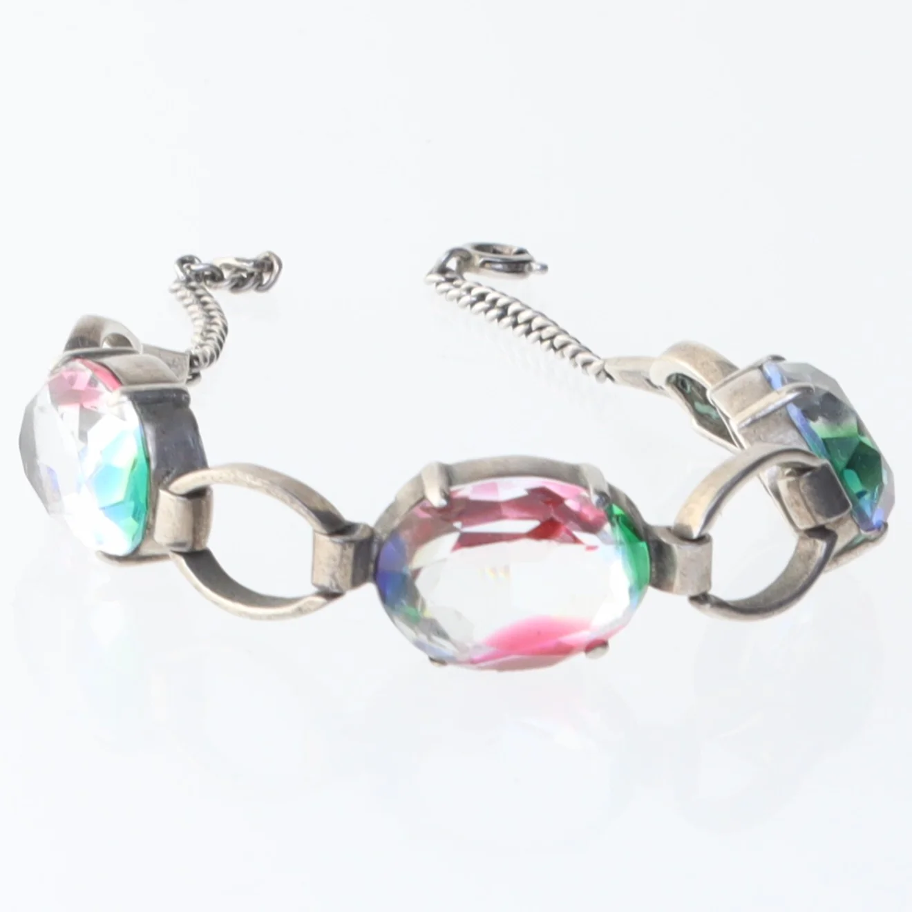 Sølvarmbånd med flerfarvede krystaller (str. 18 cm)