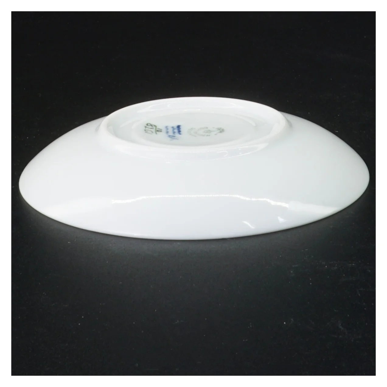 2 stk blå blomst underkopper fra Royal Copenhagen, 1.sortering (str. Diameter 14 cm)