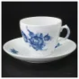 4 blå blomst porcelænskopper og undertallerken fra Royal Copenhagen, 1. sortering (str. Diameter 14 cm kop 7 x 8 cm)
