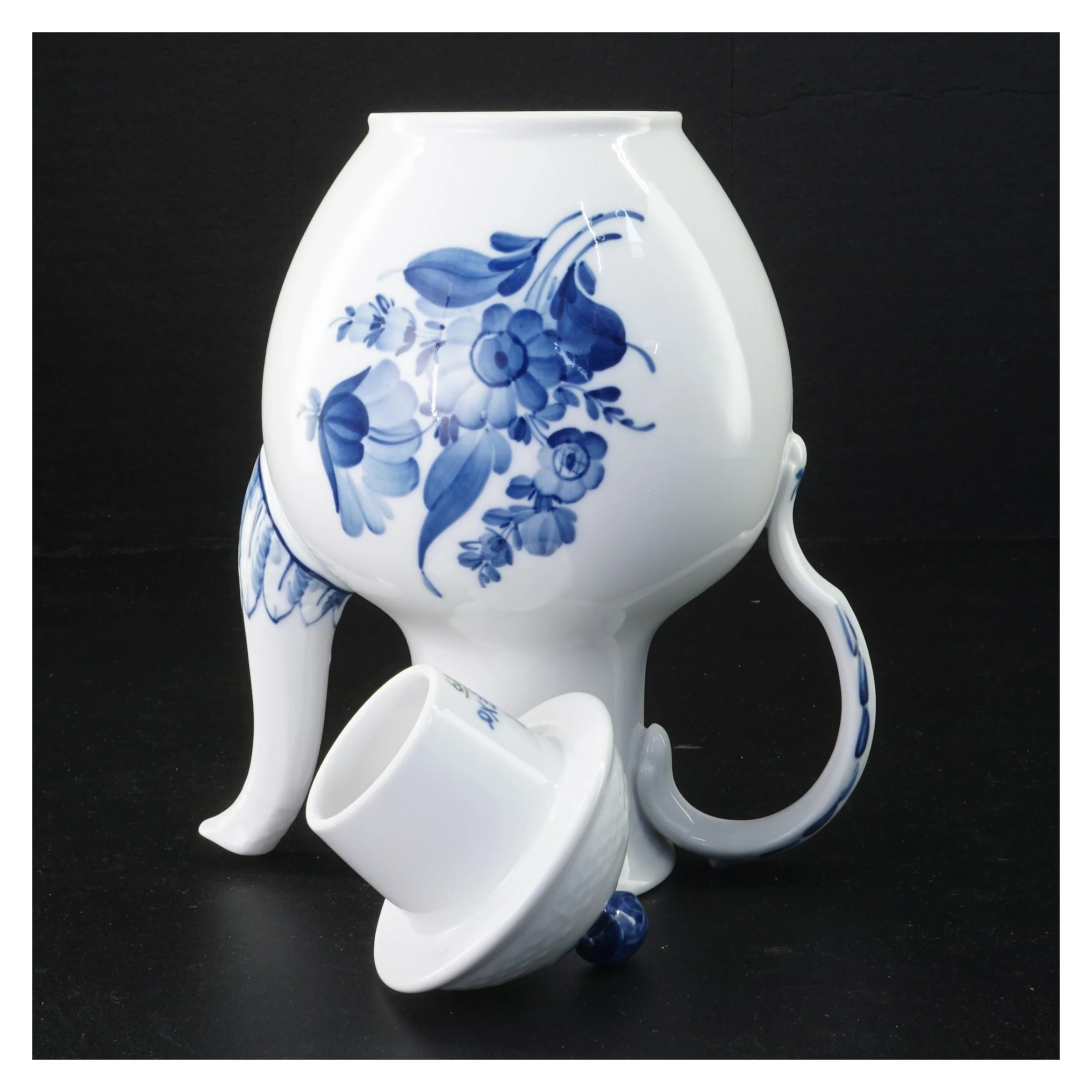 Blå og hvid porcelænsteapot - blå blomst fra Royal Copenhagen (str. 24 x 15 cm)