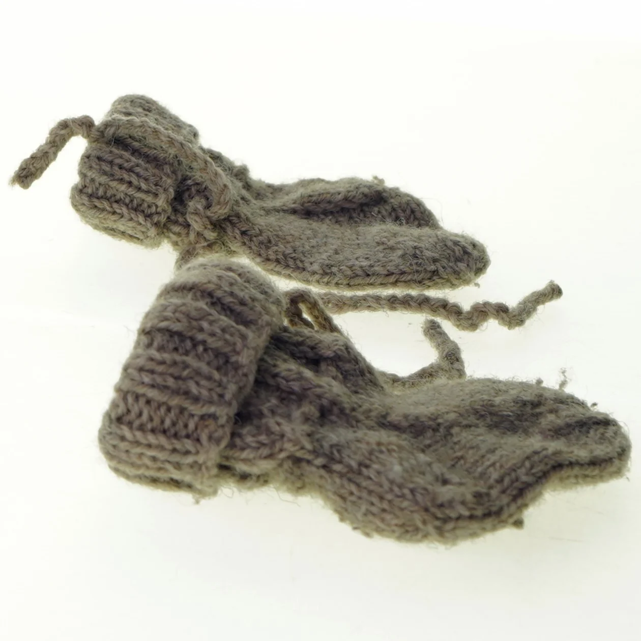 Hjemmestrikkede uldsokker til baby (str. 10 x 5 cm)