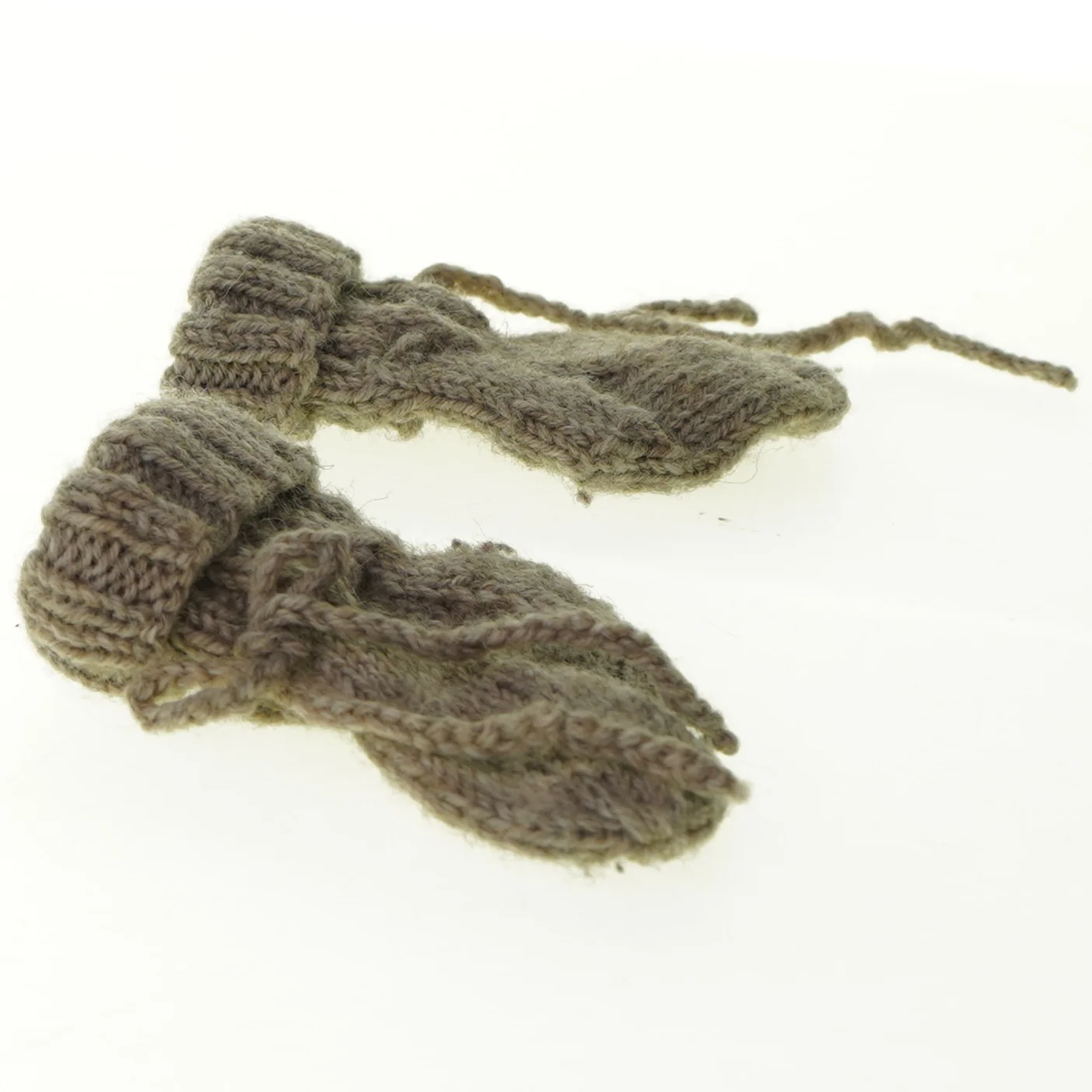 Hjemmestrikkede uldsokker til baby (str. 10 x 5 cm)