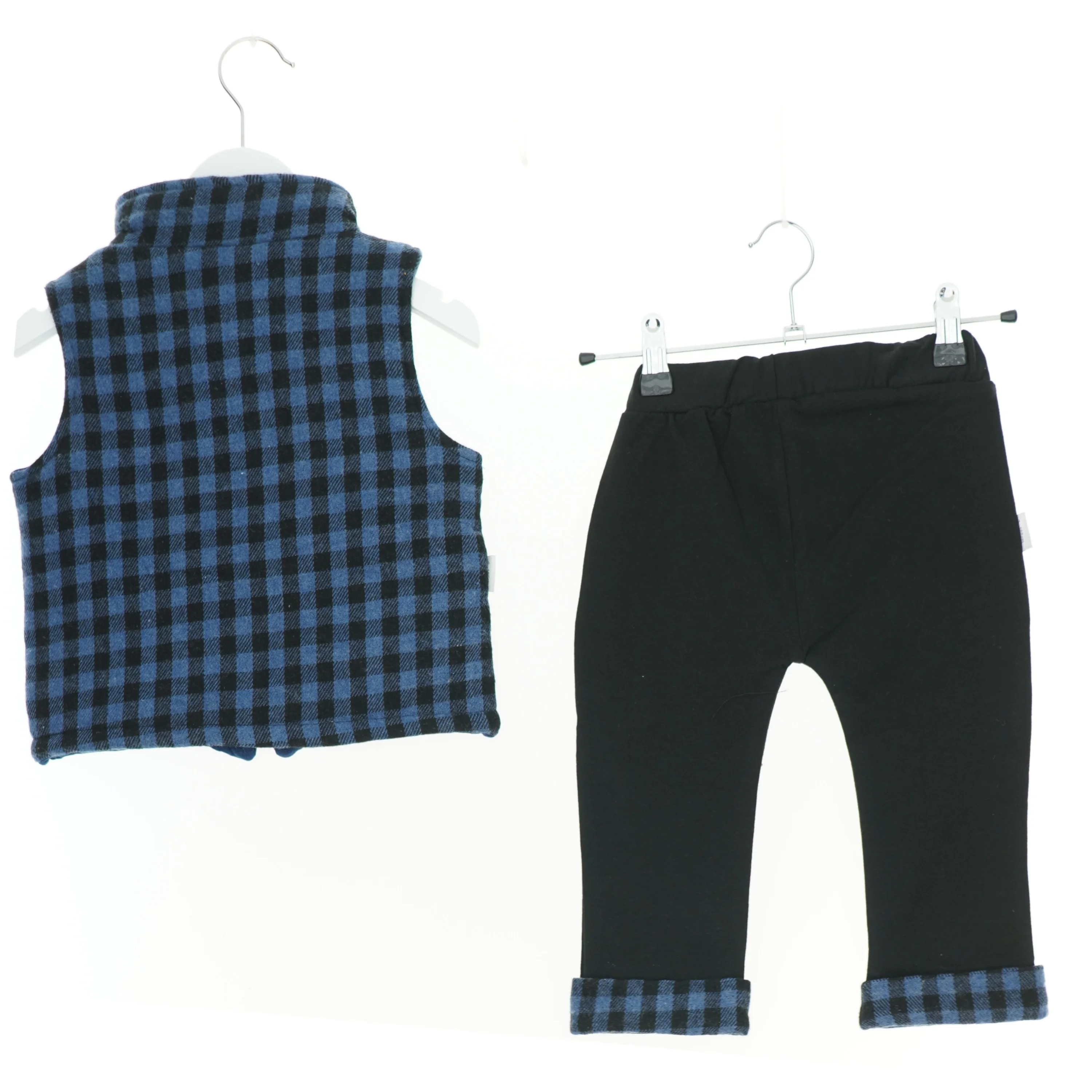 Sæt børnetøj (str. 98 cm)