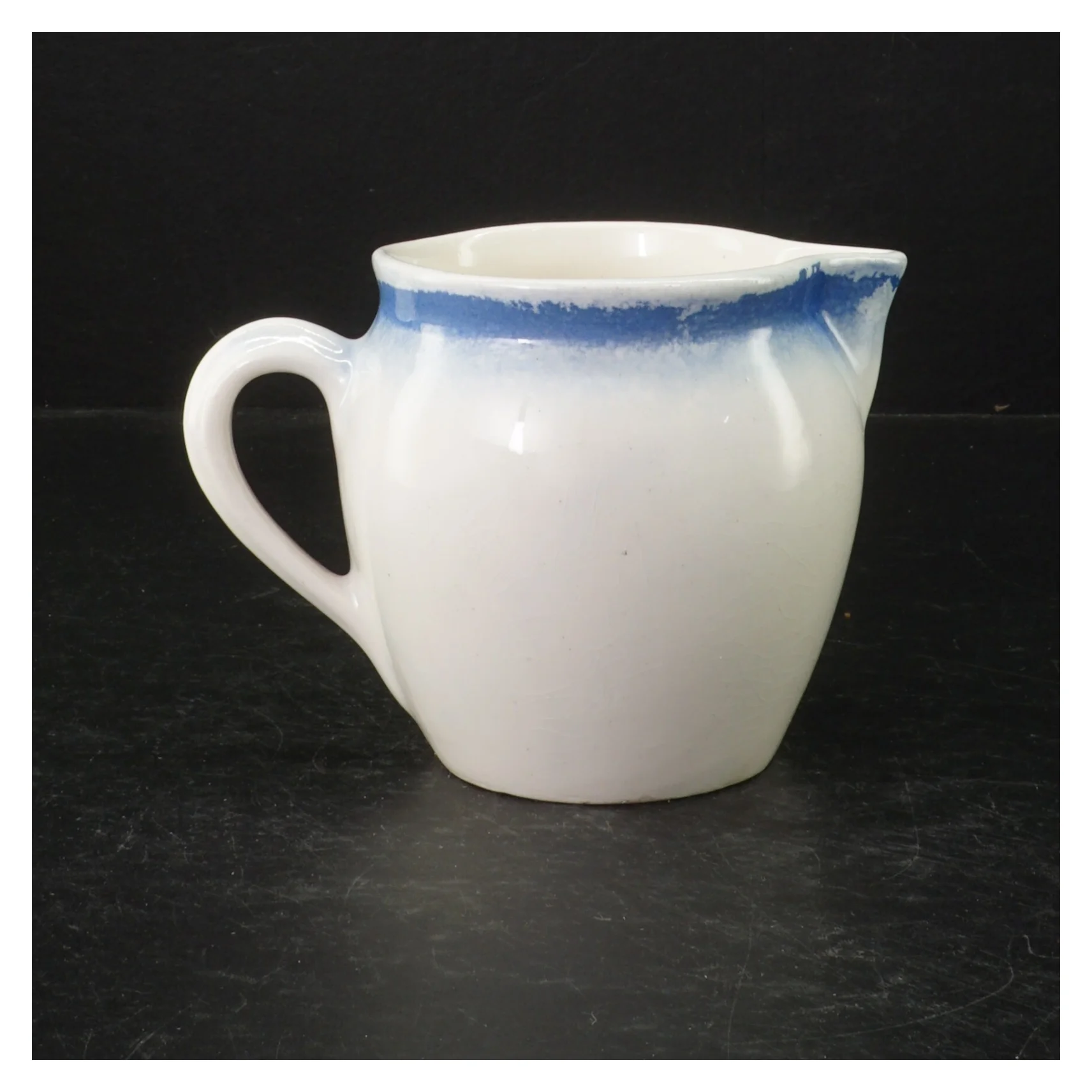 Keramisk kande med blomstermotiv (str. 11 cm)