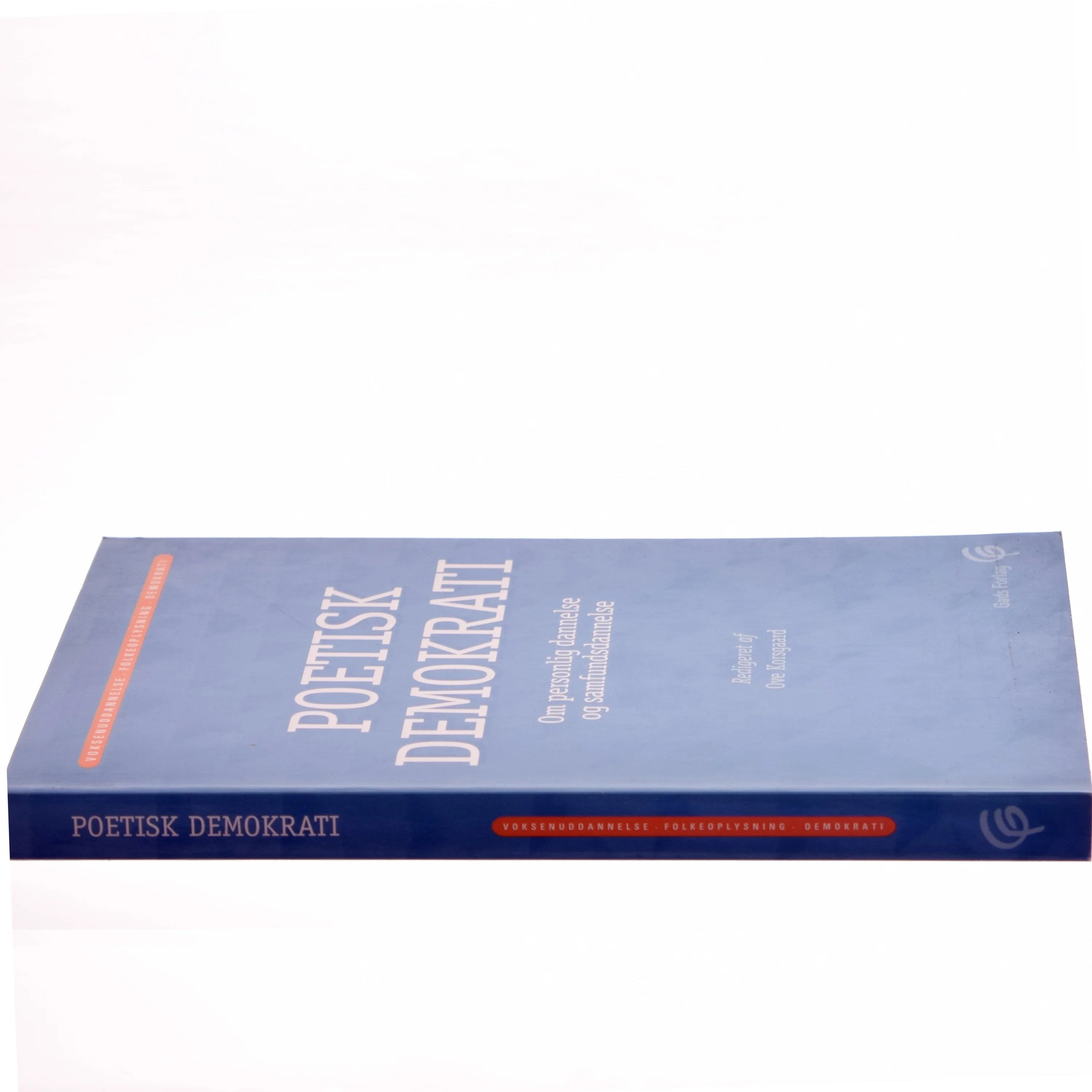 Poetisk demokrati : om personlig dannelse og samfundsdannelse af Ove Korsgaard (Bog)