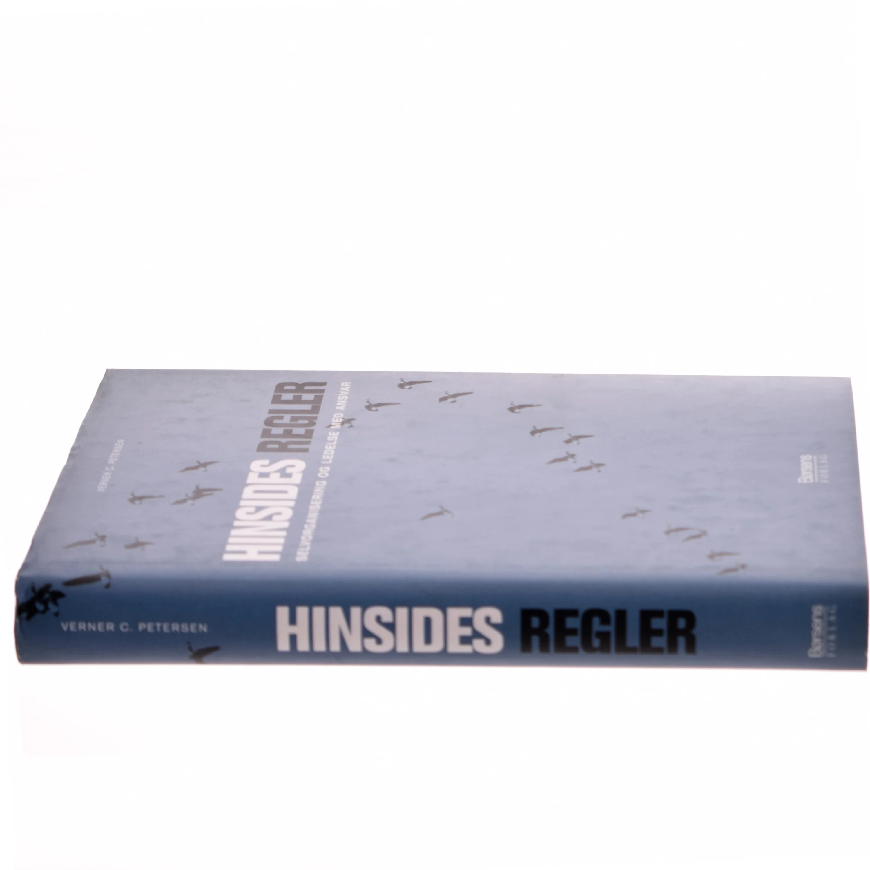 Hinsides regler : selvorganisering og ledelse med ansvar af Verner C. Petersen (f. 1946) (Bog)