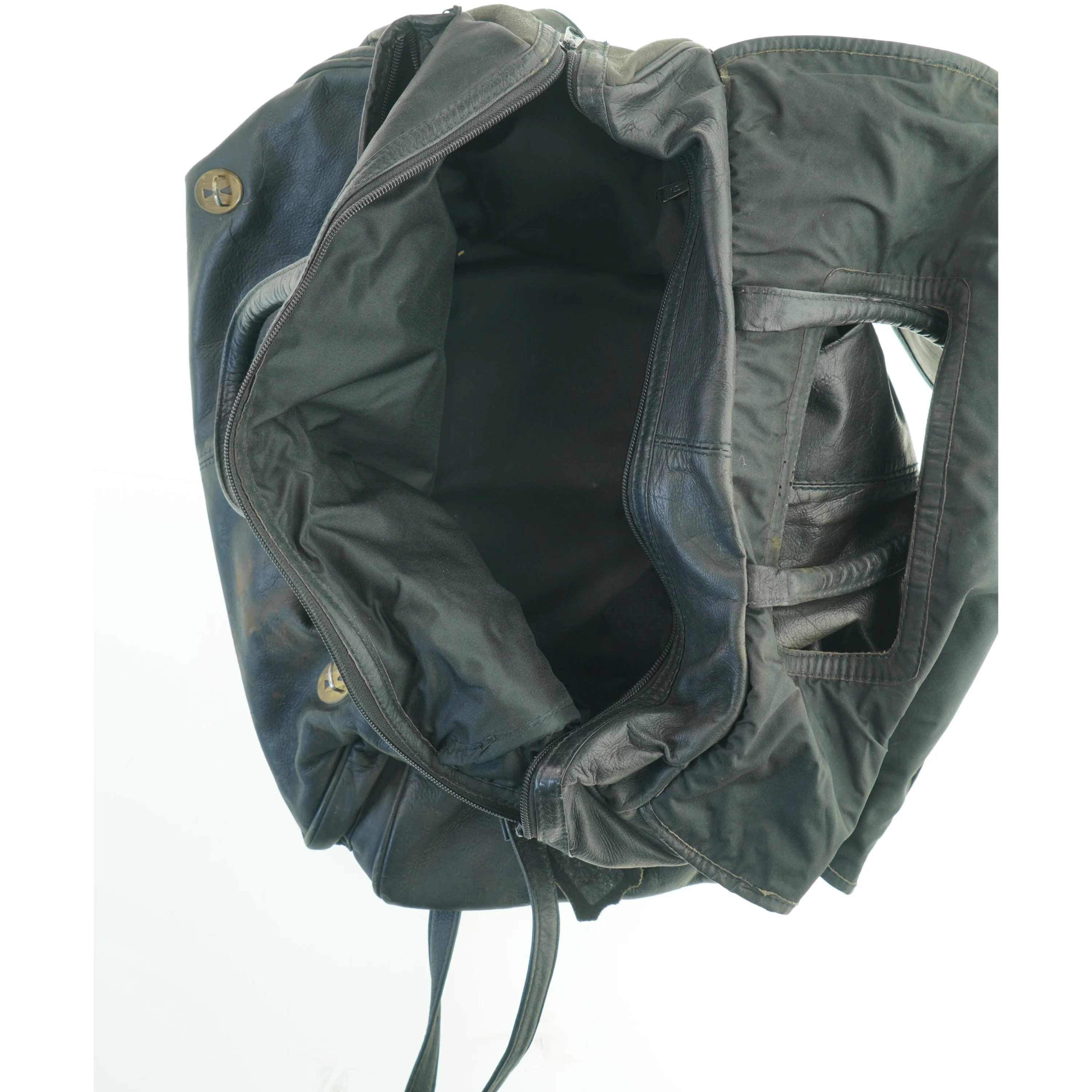 Sort skuldertaske i læder (str. 47x37x27 cm)