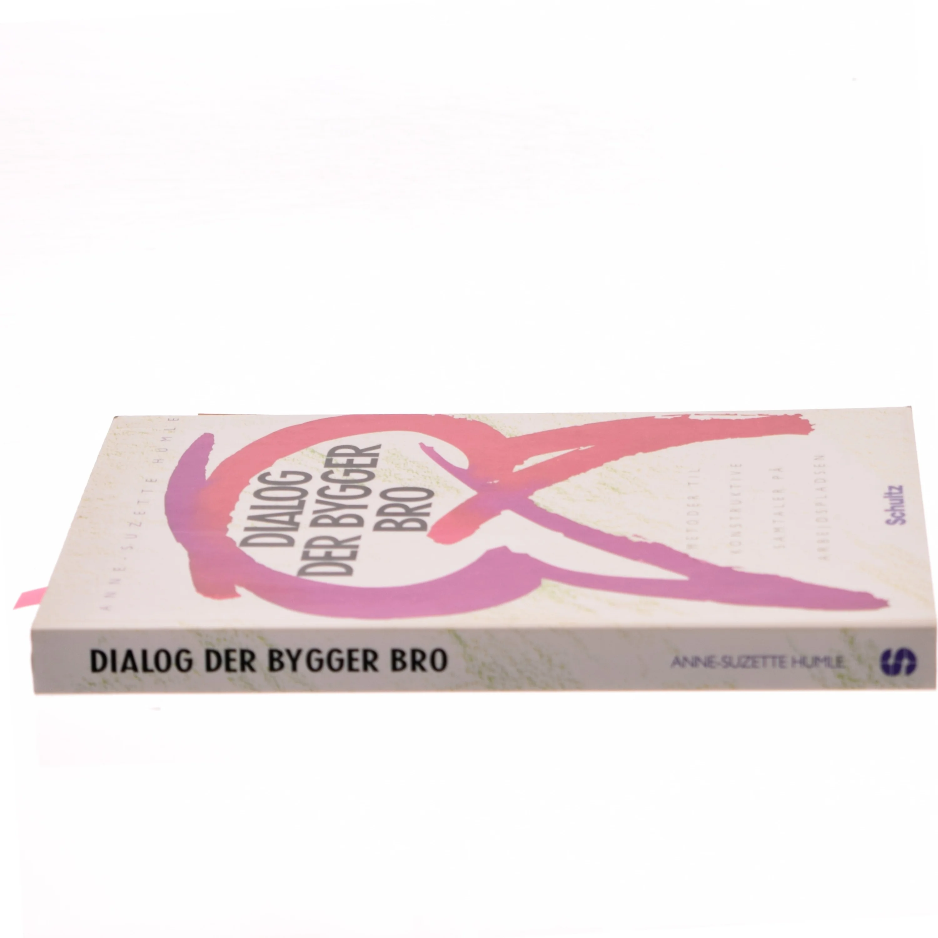 Dialog der bygger bro : metoder til konstruktive samtaler på arbejdspladsen af Susse Humle (Bog)