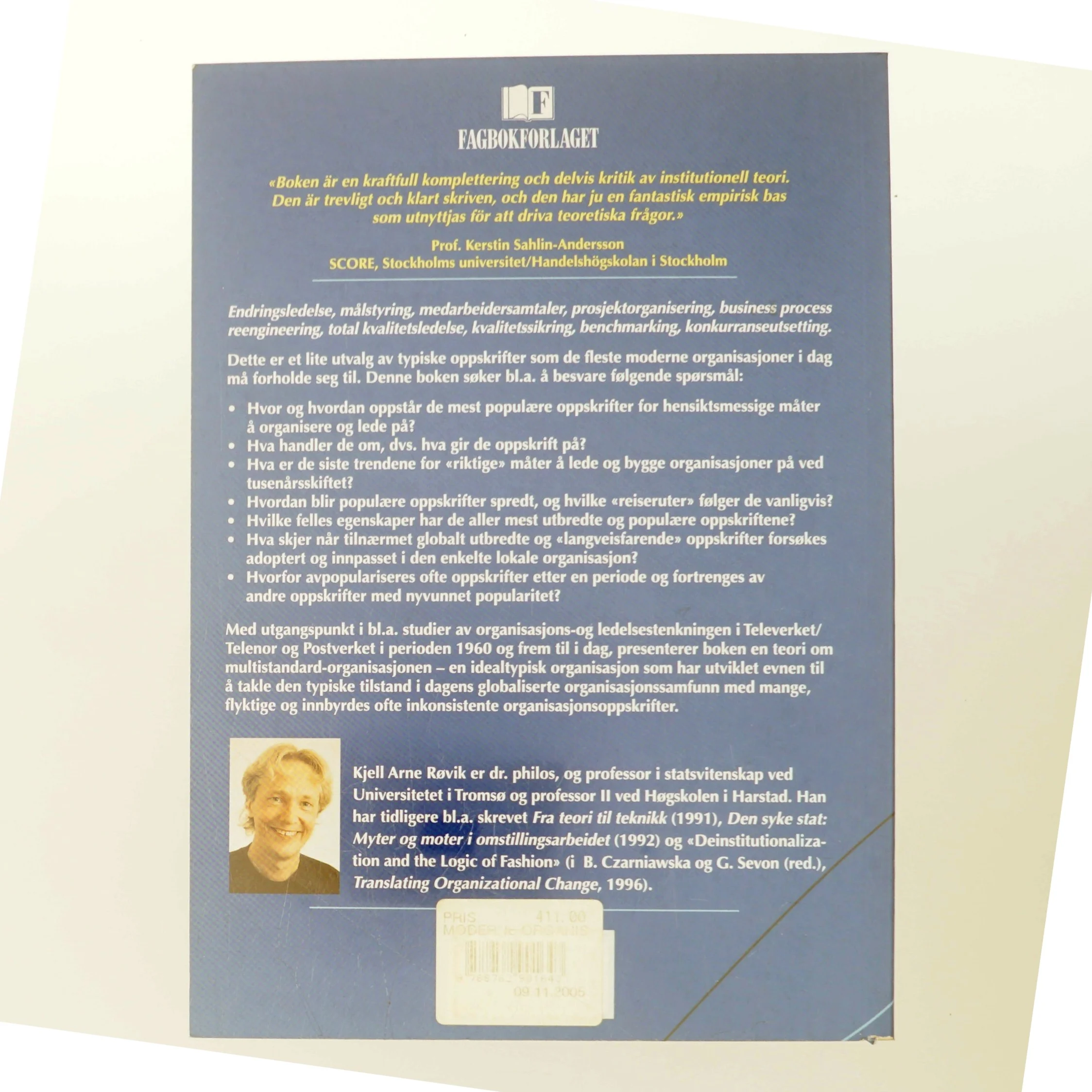 Moderne organisasjoner : Trender i organisasjonstenkningen ved tusenårsskiftet af Kjell Arne Rovik (Bog)