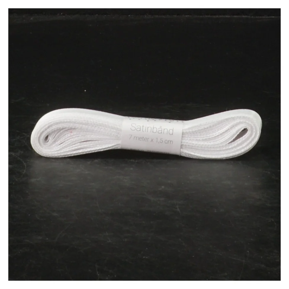 Hvidt satinb&aring;nd (str. 7 m x 1,5 cm)