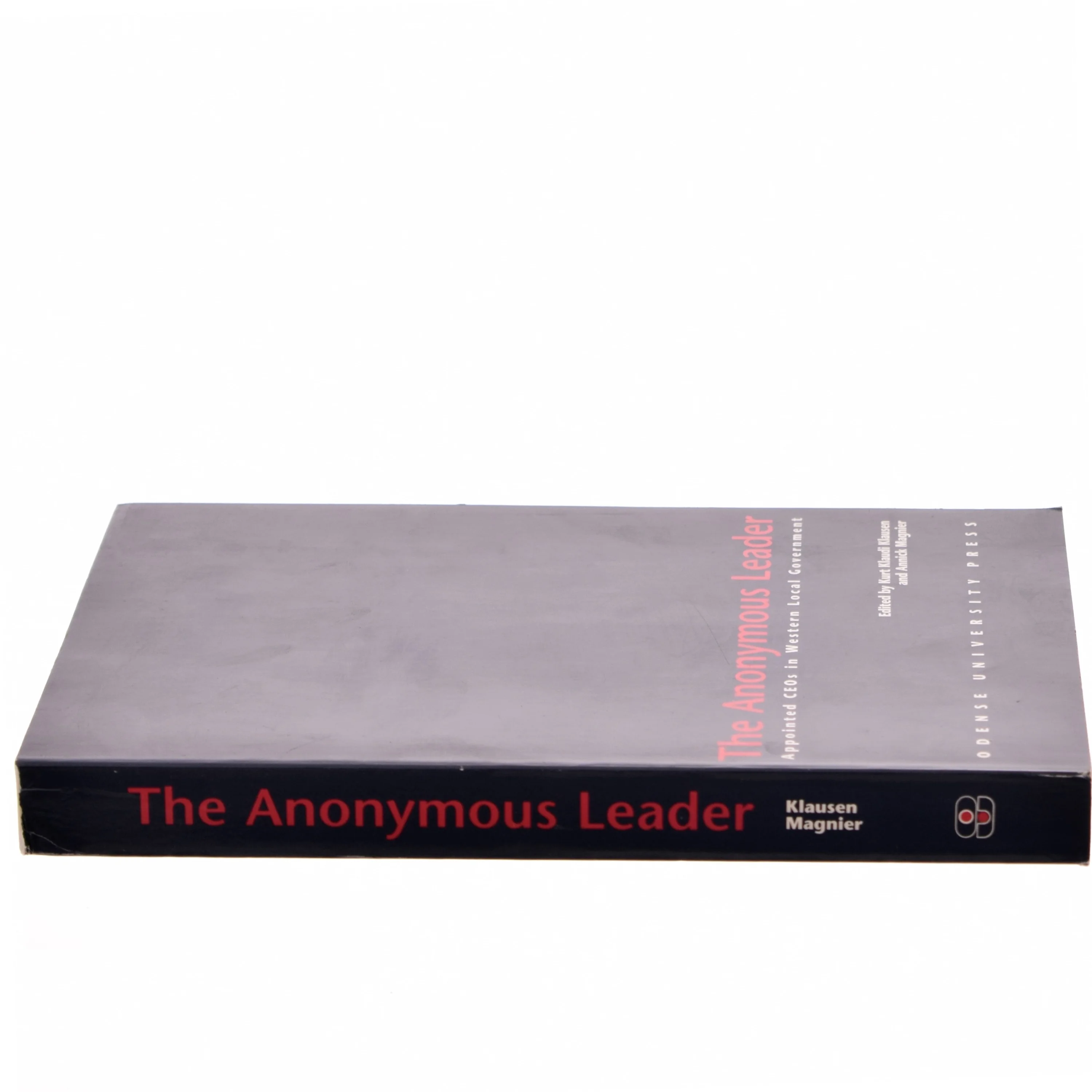 The anonymous leader : appointed CEOs in Western local government (Bog)