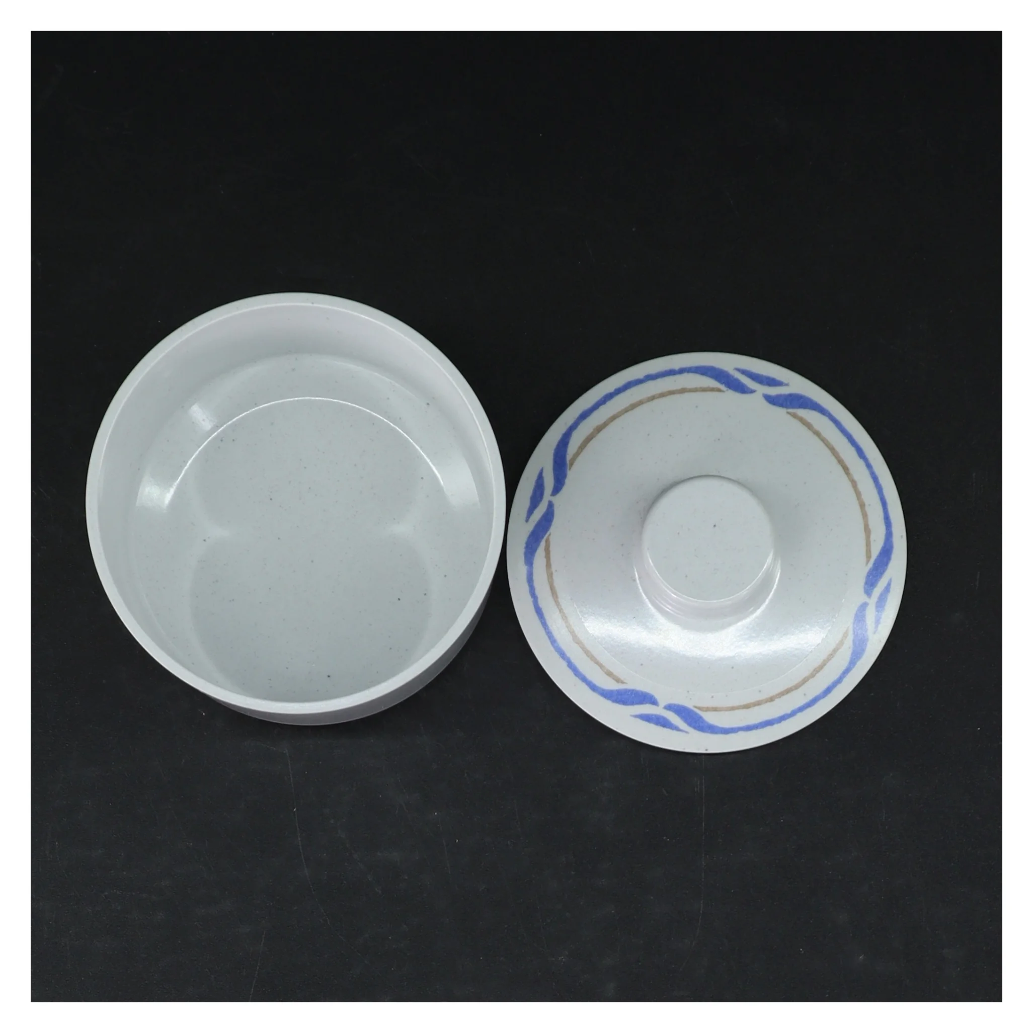 Keramisk skål og låg med blåt mønster fra Waca (str. Ø. 9 cm)