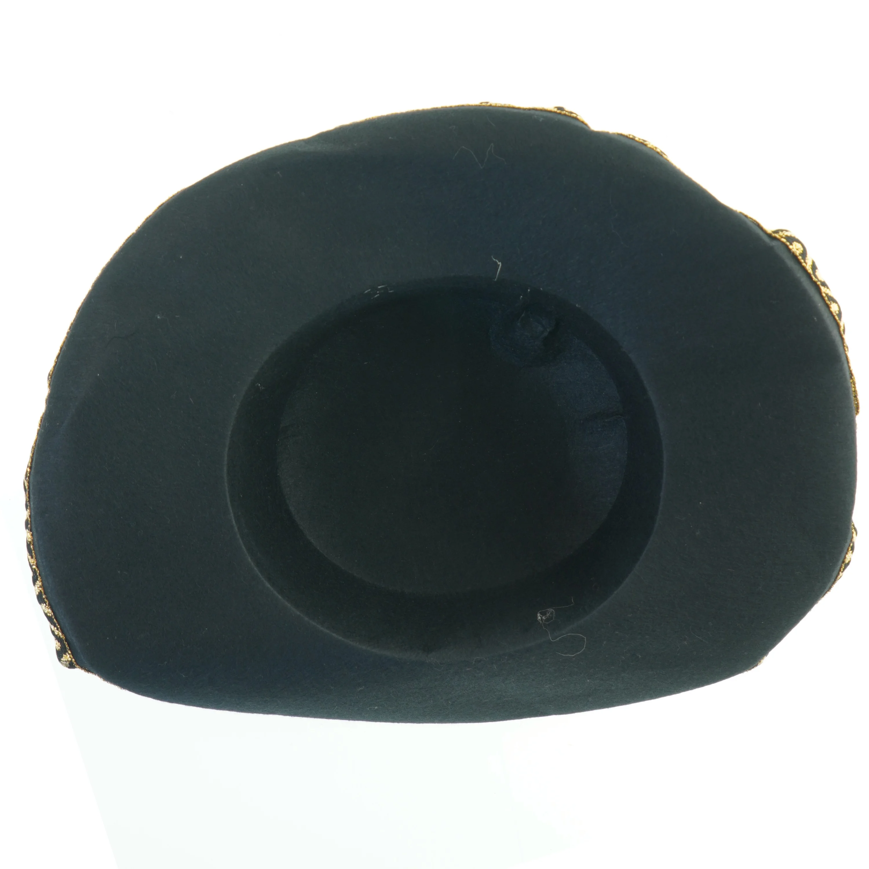 Sort cowboyhat med guldbånd (str. Ø 40. cm)