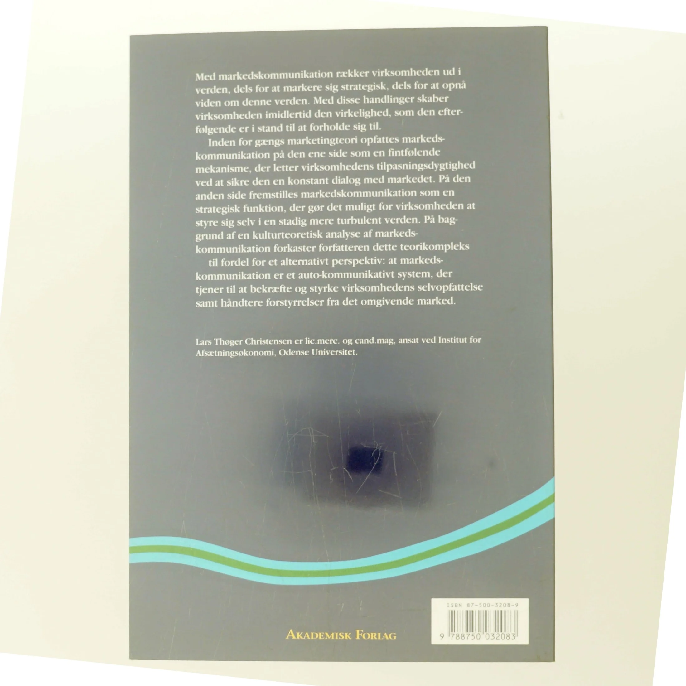 Markedskommunikation som organiseringsmåde : en kulturteoretisk analyse af Lars Thøger Christensen (f. 1959) (Bog)