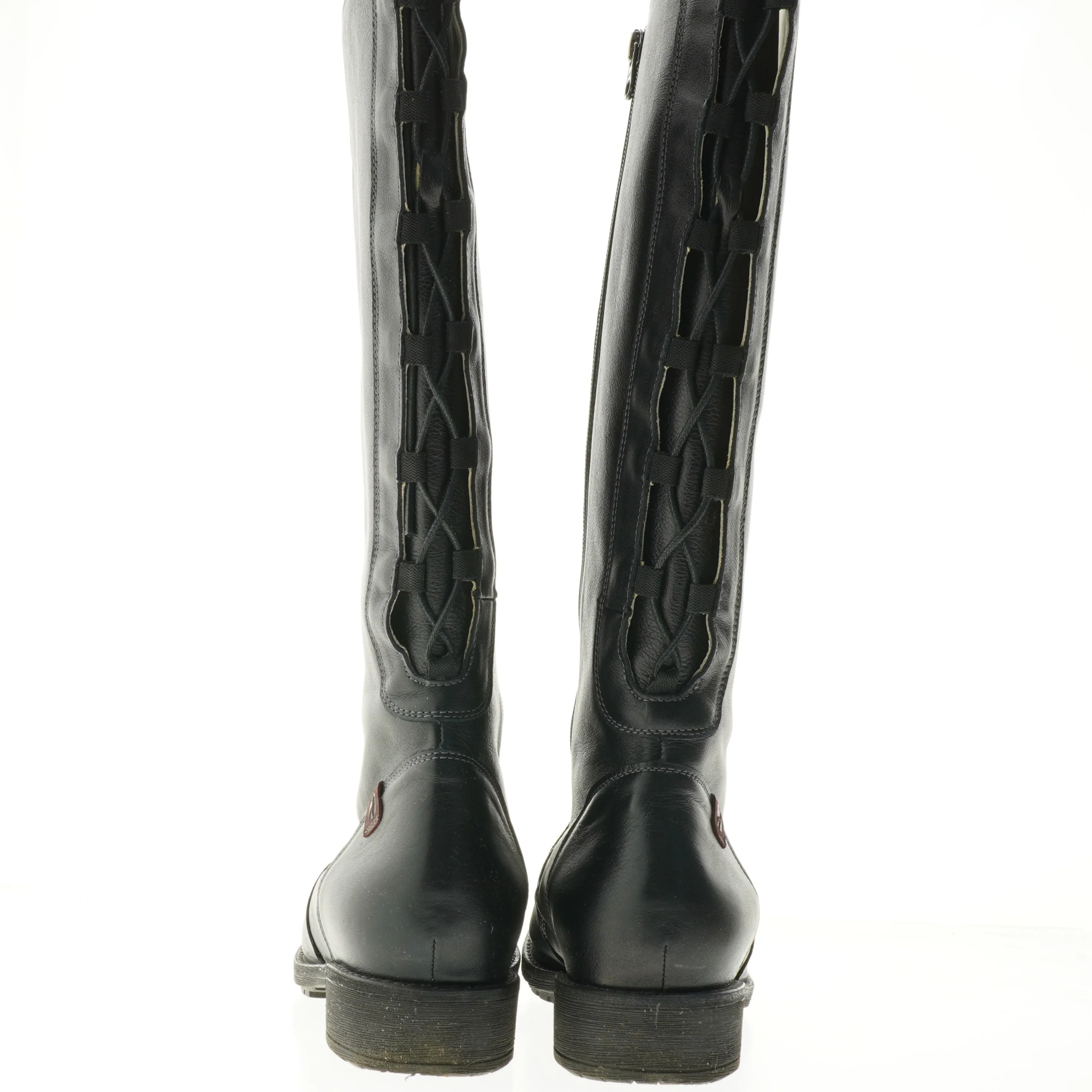 Sorte støvler fra Klaveness (str. 6 )