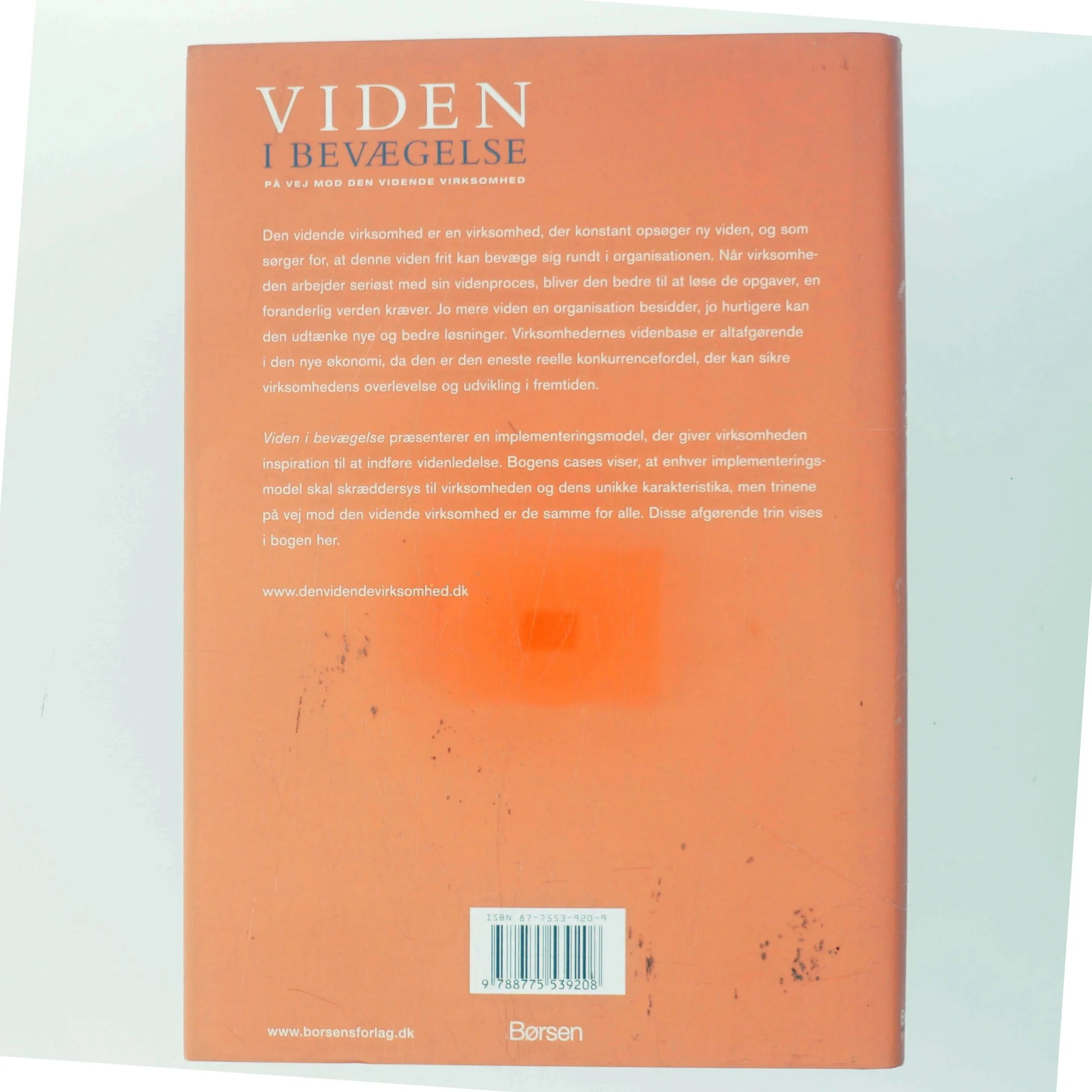 Viden i bevægelse : på vej mod den vidende virksomhed af Annabeth Aagaard (Bog)