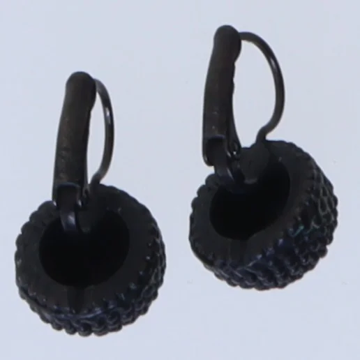 Sort dangleøreringe fra Pico