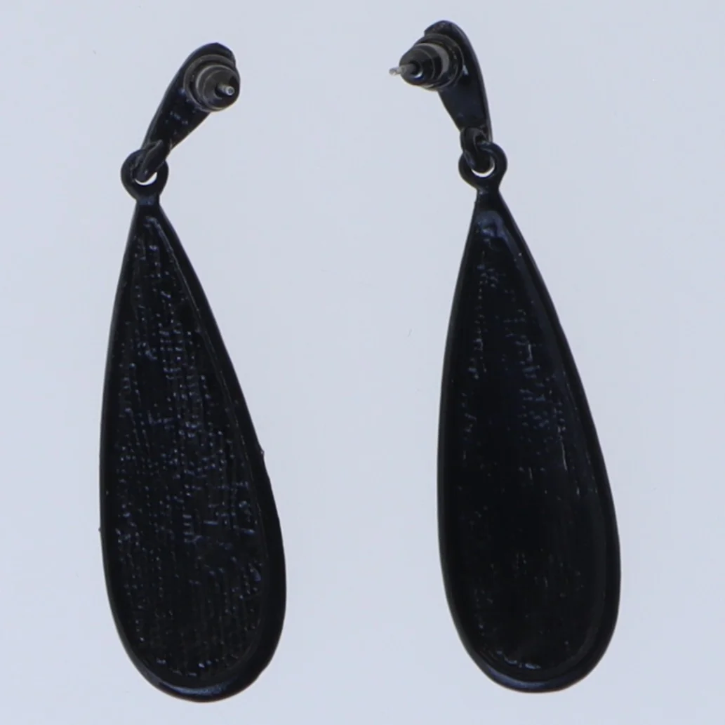 Sort øreringe, dråbeformet design (str. 55 mm)